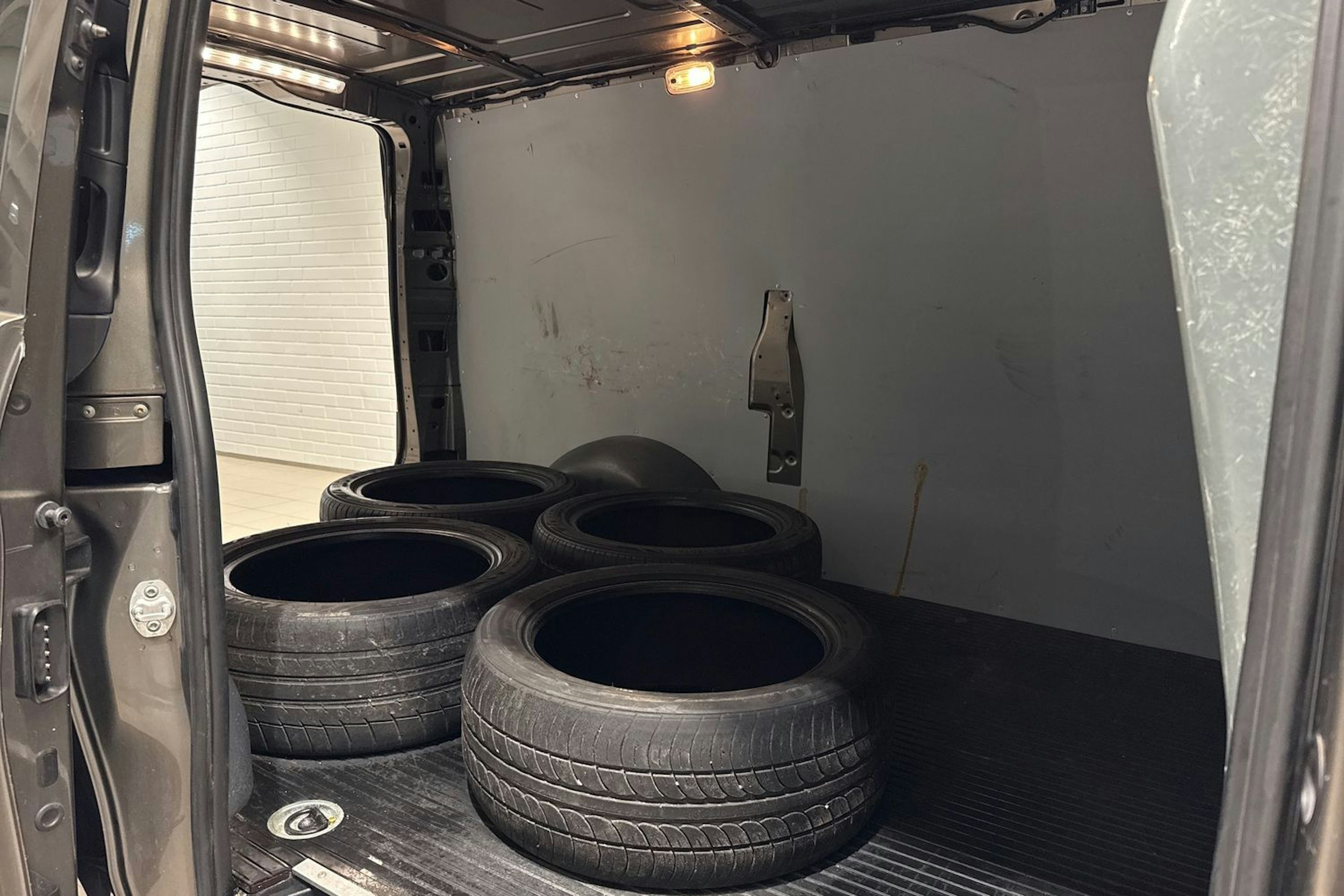 harmaa Mercedes-Benz Vito 2015 kuva 16.