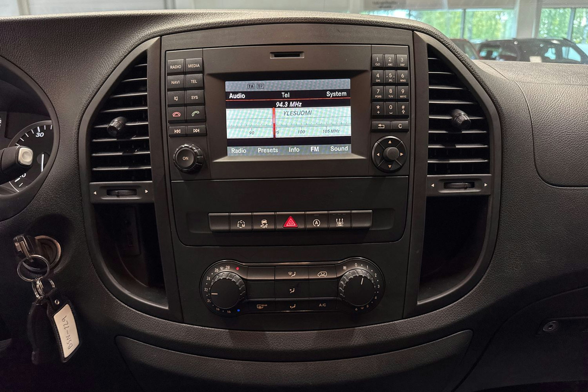 harmaa Mercedes-Benz Vito 2015 kuva 17.