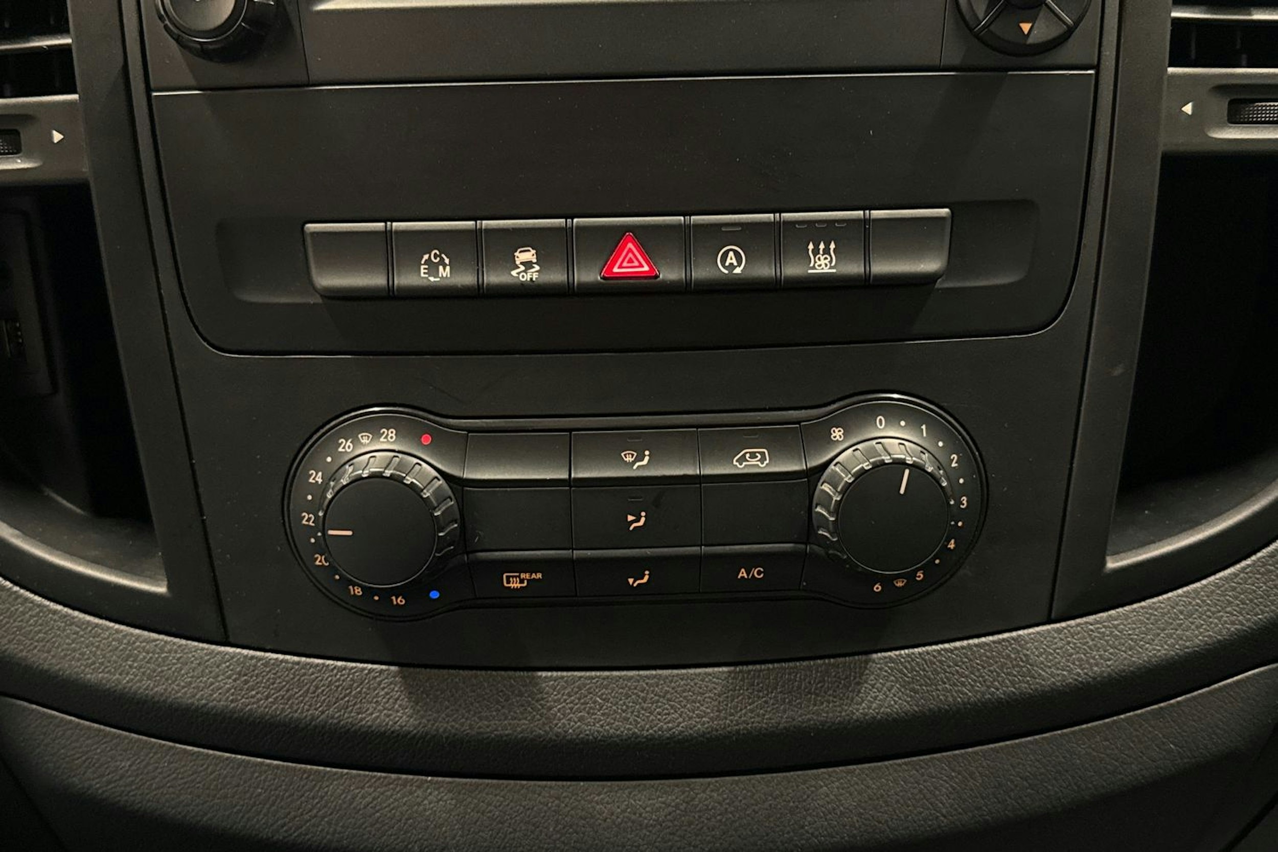 harmaa Mercedes-Benz Vito 2015 kuva 18.