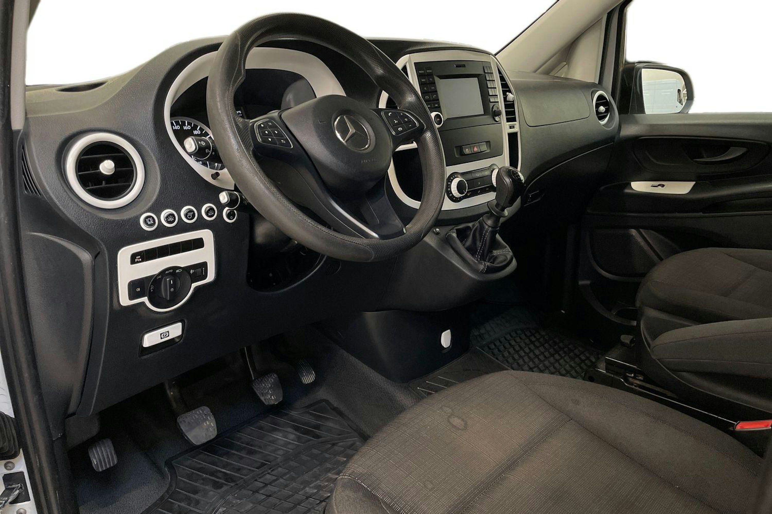valkoinen Mercedes-Benz Vito 2015 kuva 7.