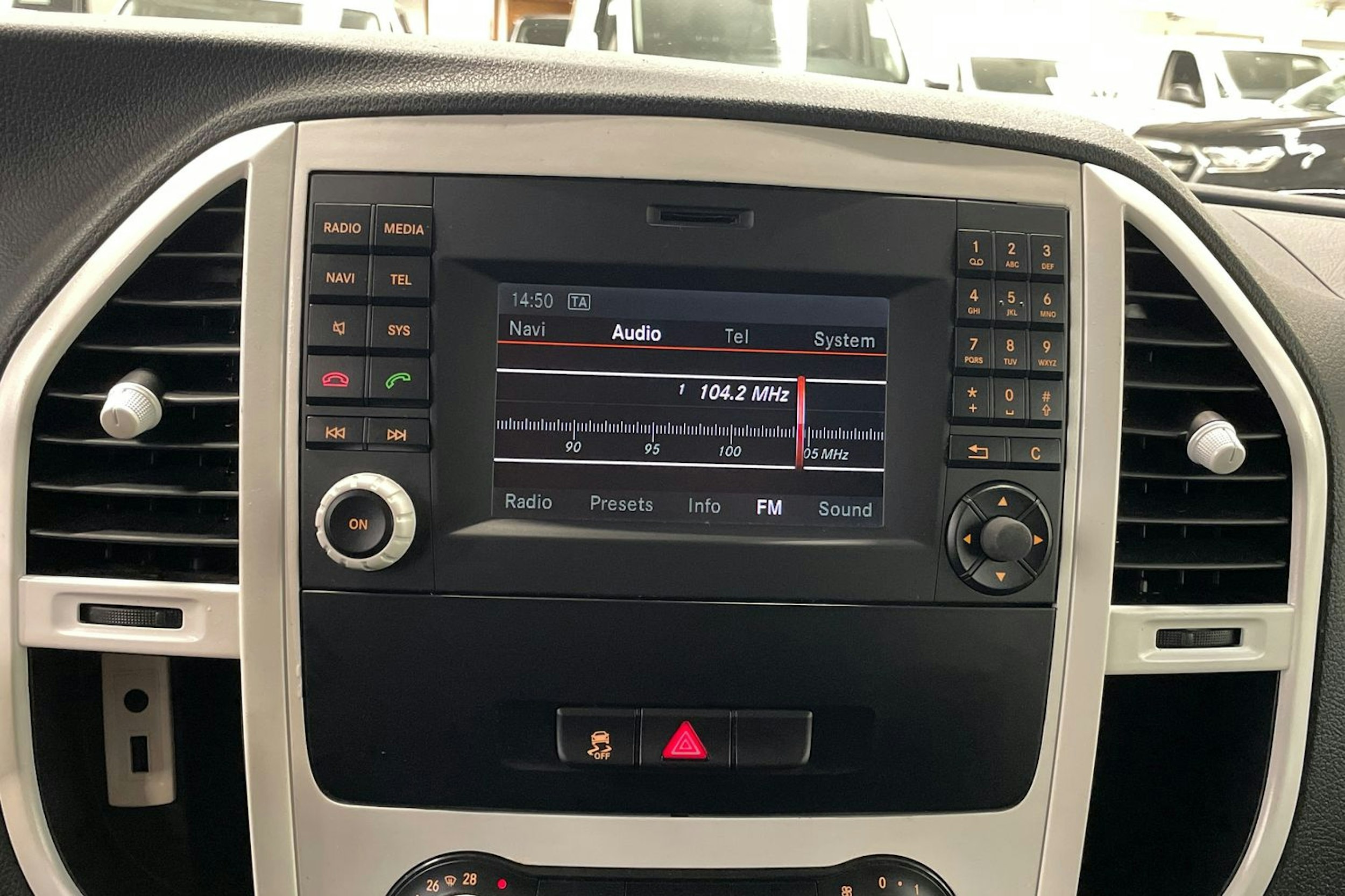 valkoinen Mercedes-Benz Vito 2015 kuva 18.