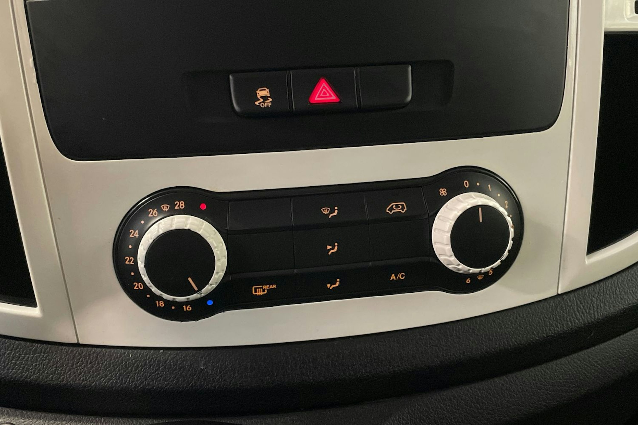 valkoinen Mercedes-Benz Vito 2015 kuva 19.