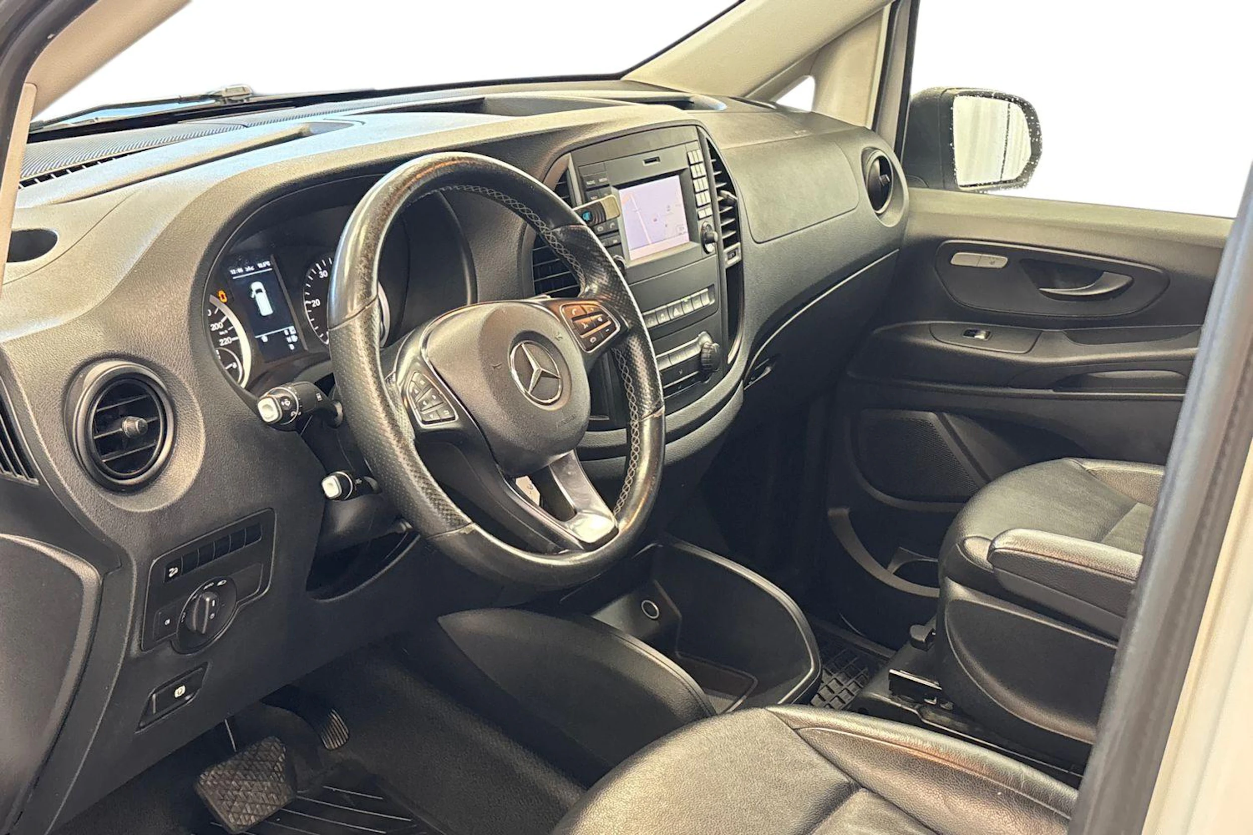 valkoinen Mercedes-Benz Vito 2015 kuva 6.