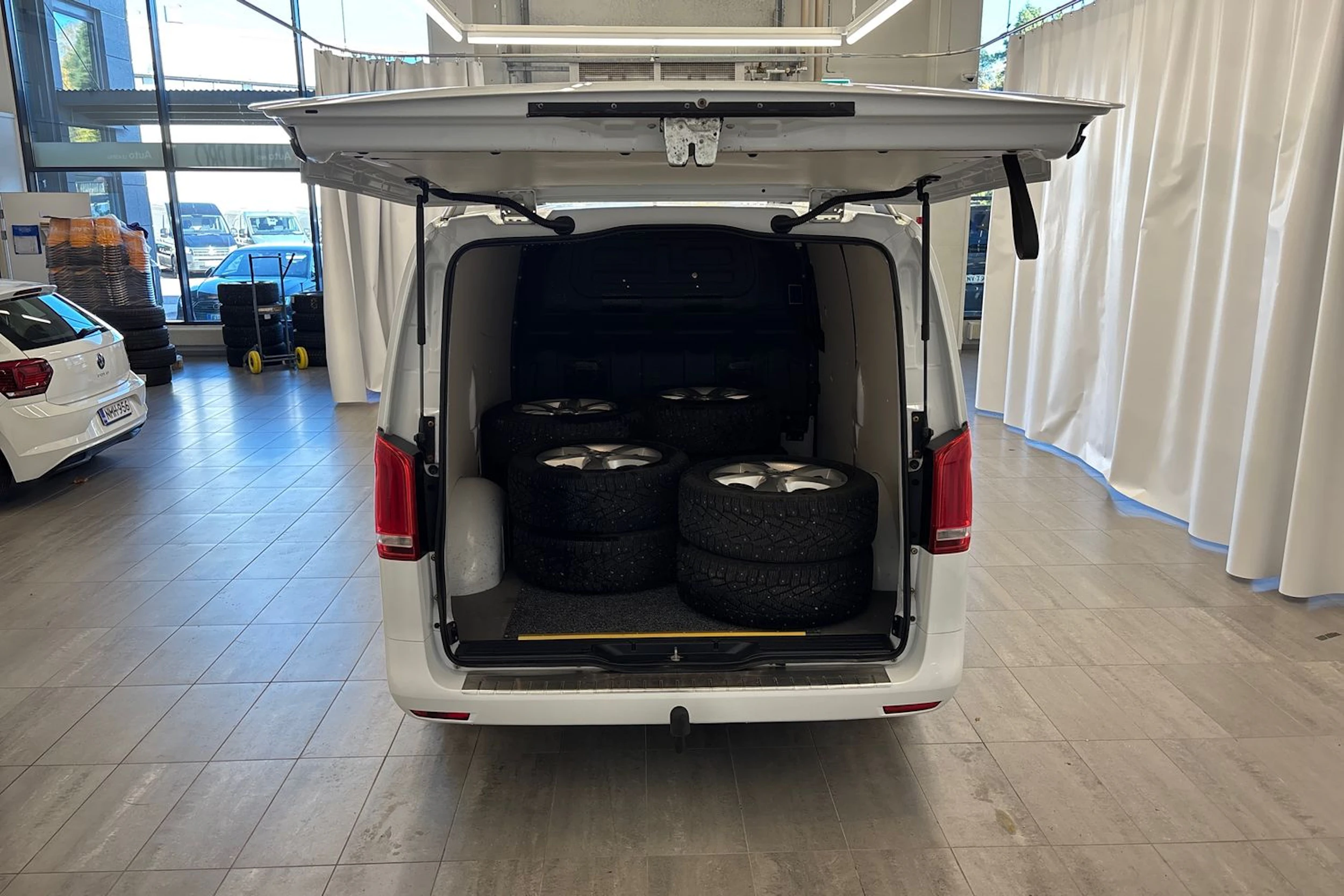 valkoinen Mercedes-Benz Vito 2015 kuva 10.