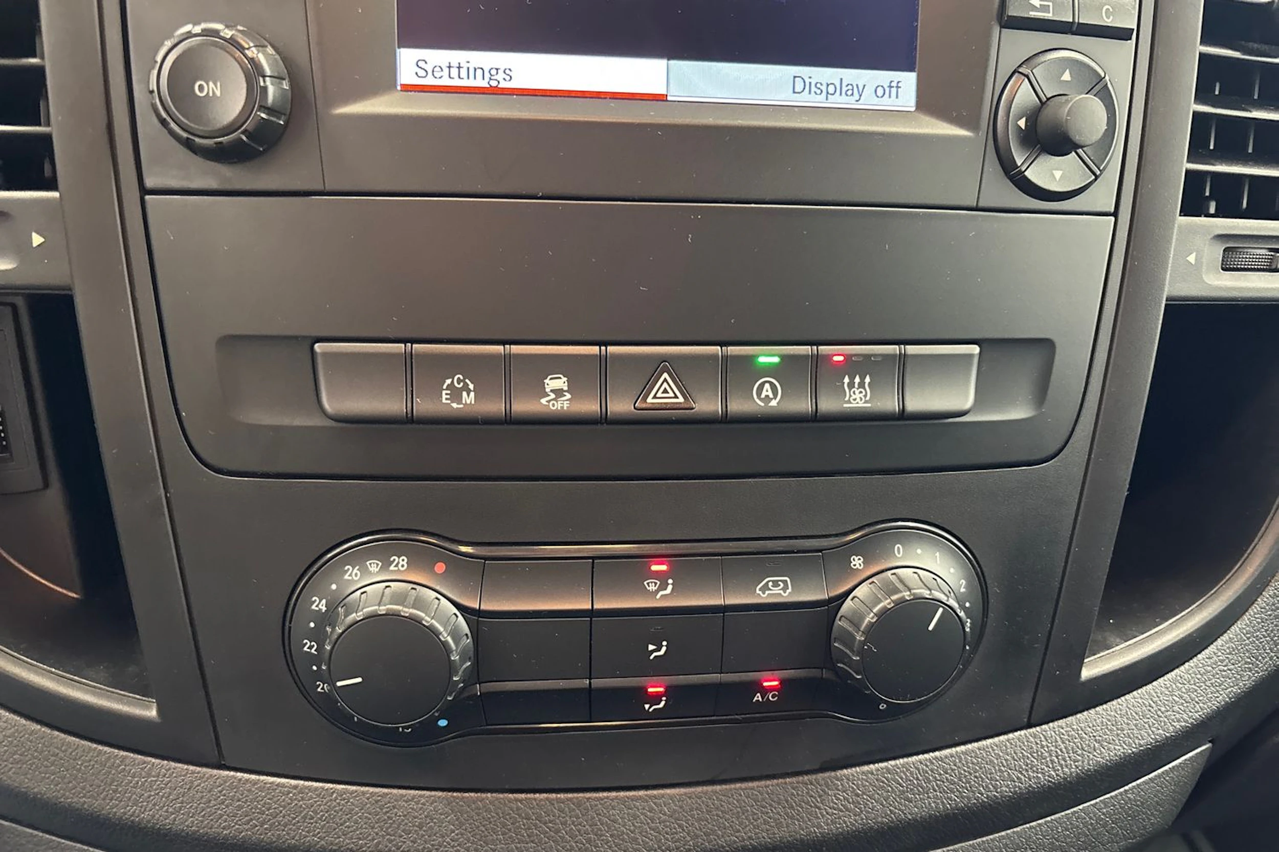 valkoinen Mercedes-Benz Vito 2015 kuva 16.