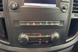 valkoinen Mercedes-Benz Vito 2015 kuva 16.