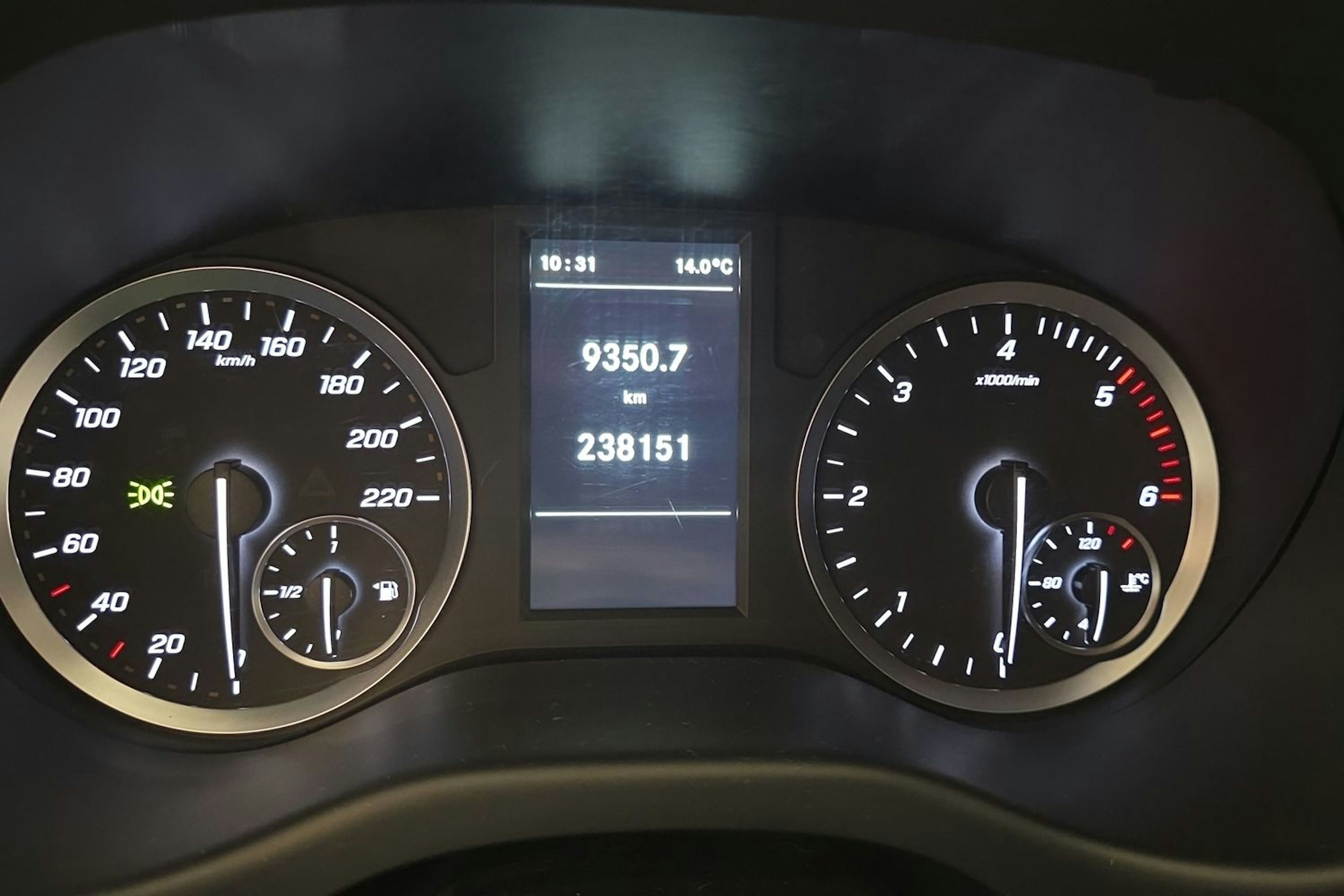 valkoinen Mercedes-Benz Vito 2015 kuva 21.