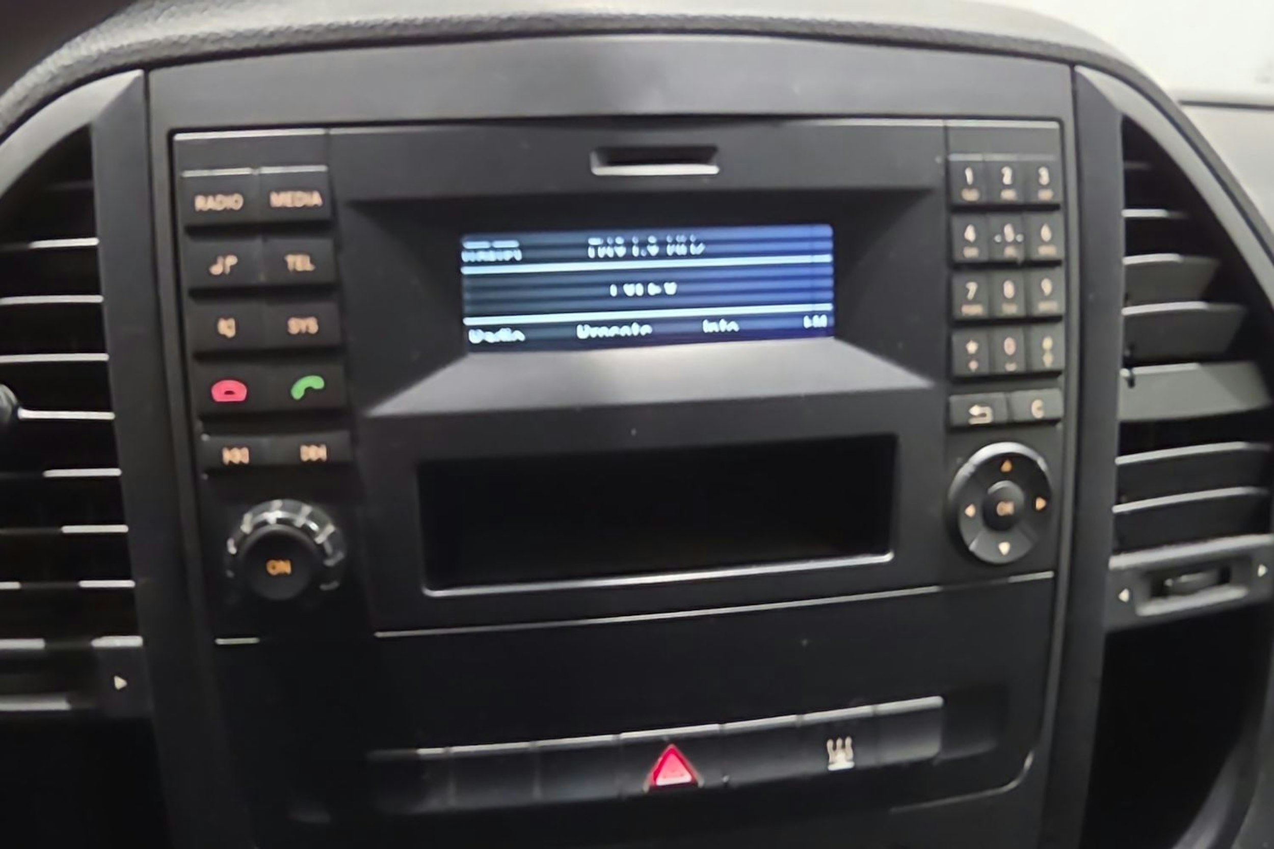 valkoinen Mercedes-Benz Vito 2015 kuva 22.