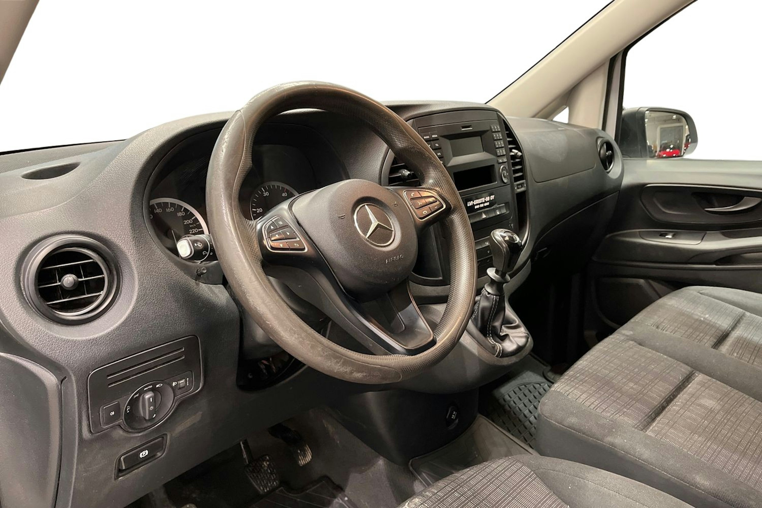 Valkoinen Mercedes-Benz Vito 2015 kuva 7.