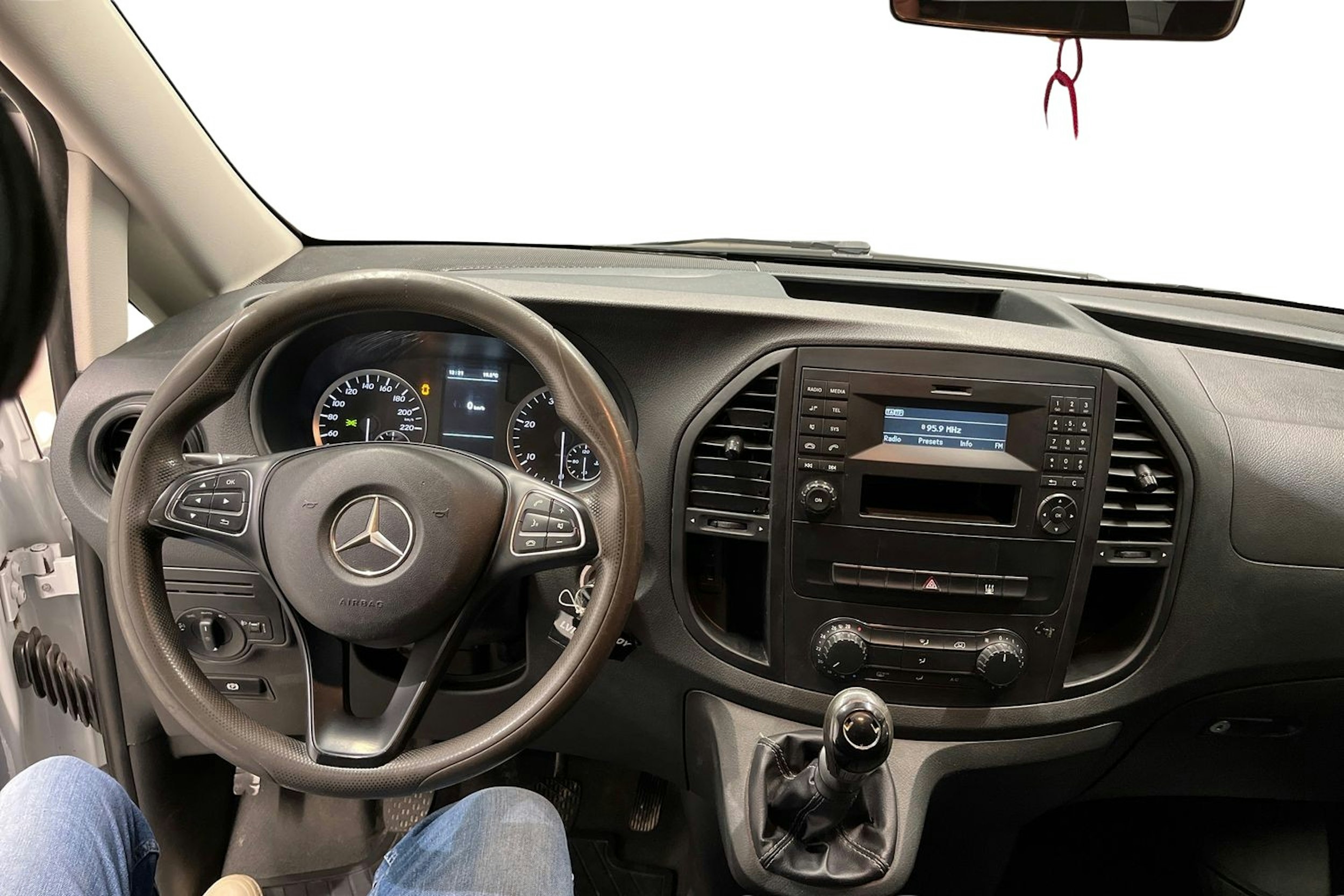 Valkoinen Mercedes-Benz Vito 2015 kuva 9.