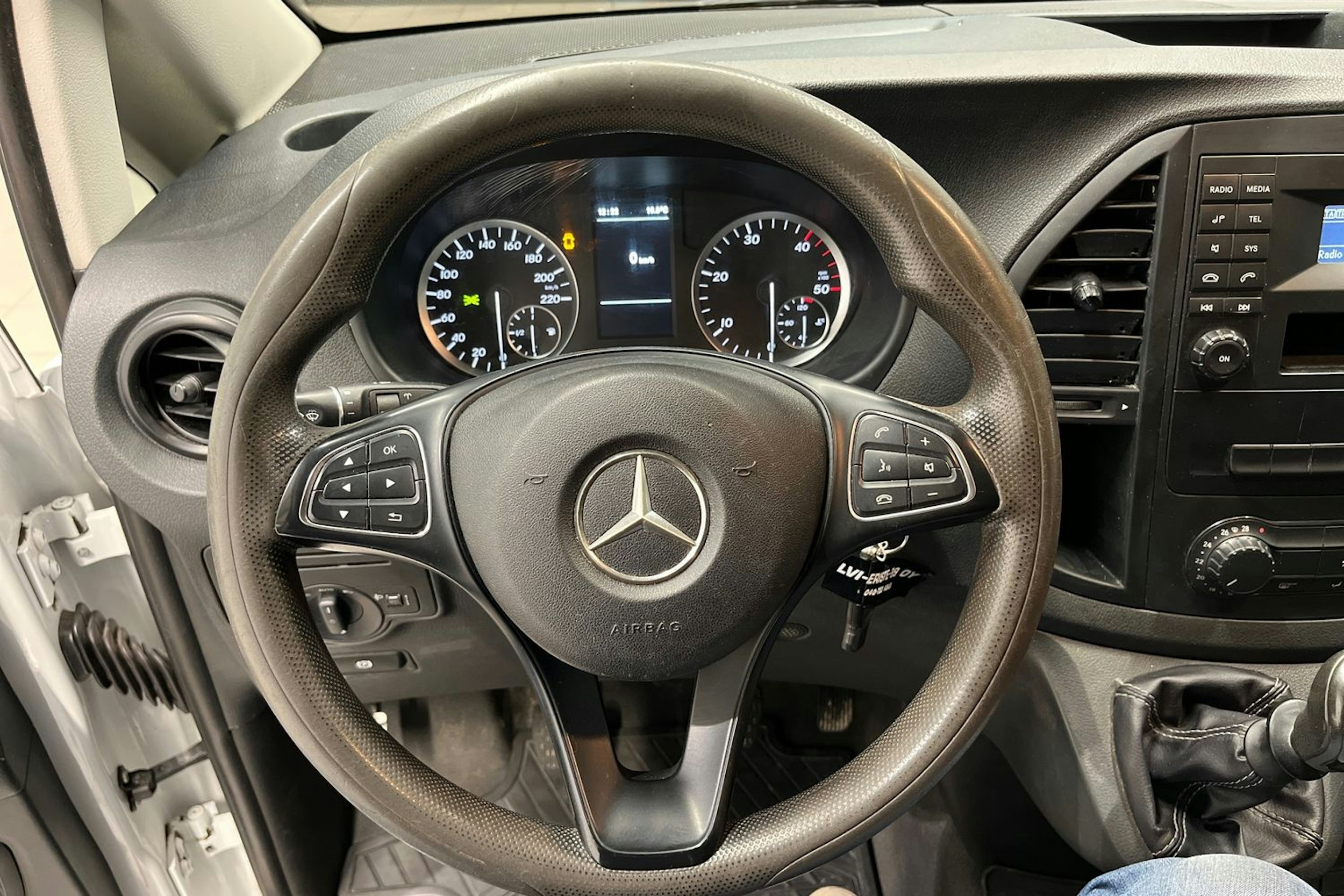 Valkoinen Mercedes-Benz Vito 2015 kuva 12.