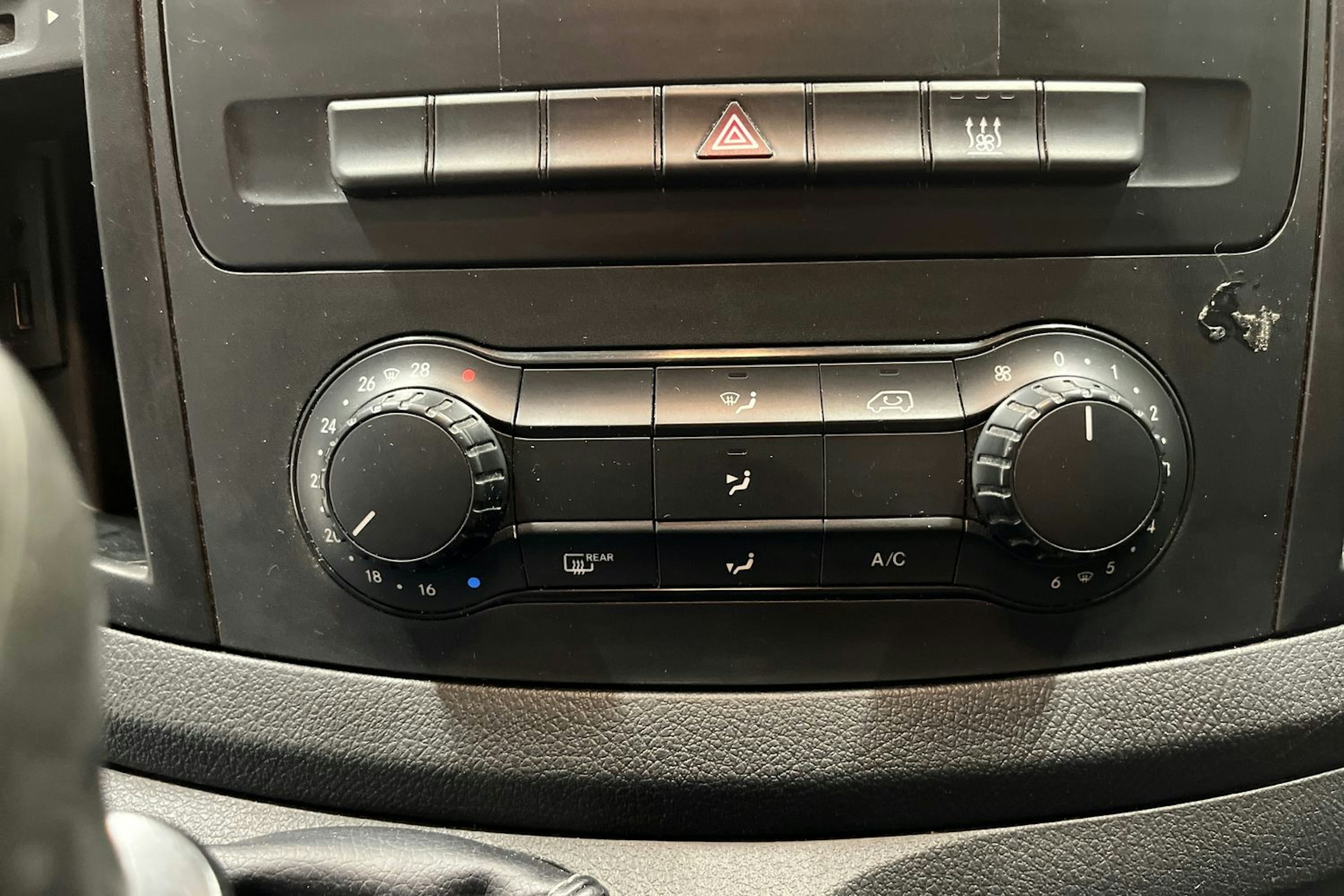 Valkoinen Mercedes-Benz Vito 2015 kuva 16.