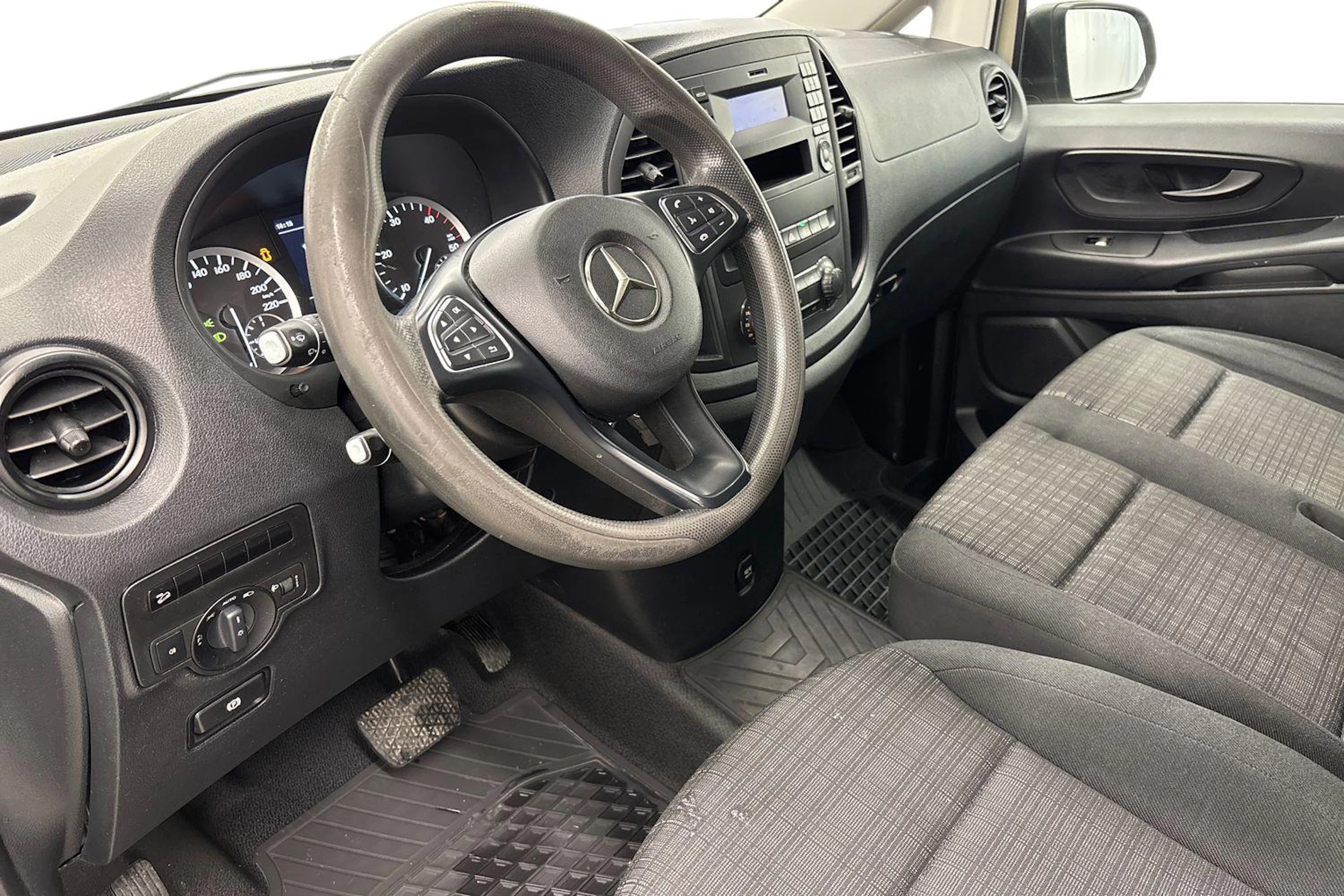 harmaa Mercedes-Benz Vito 2015 kuva 8.