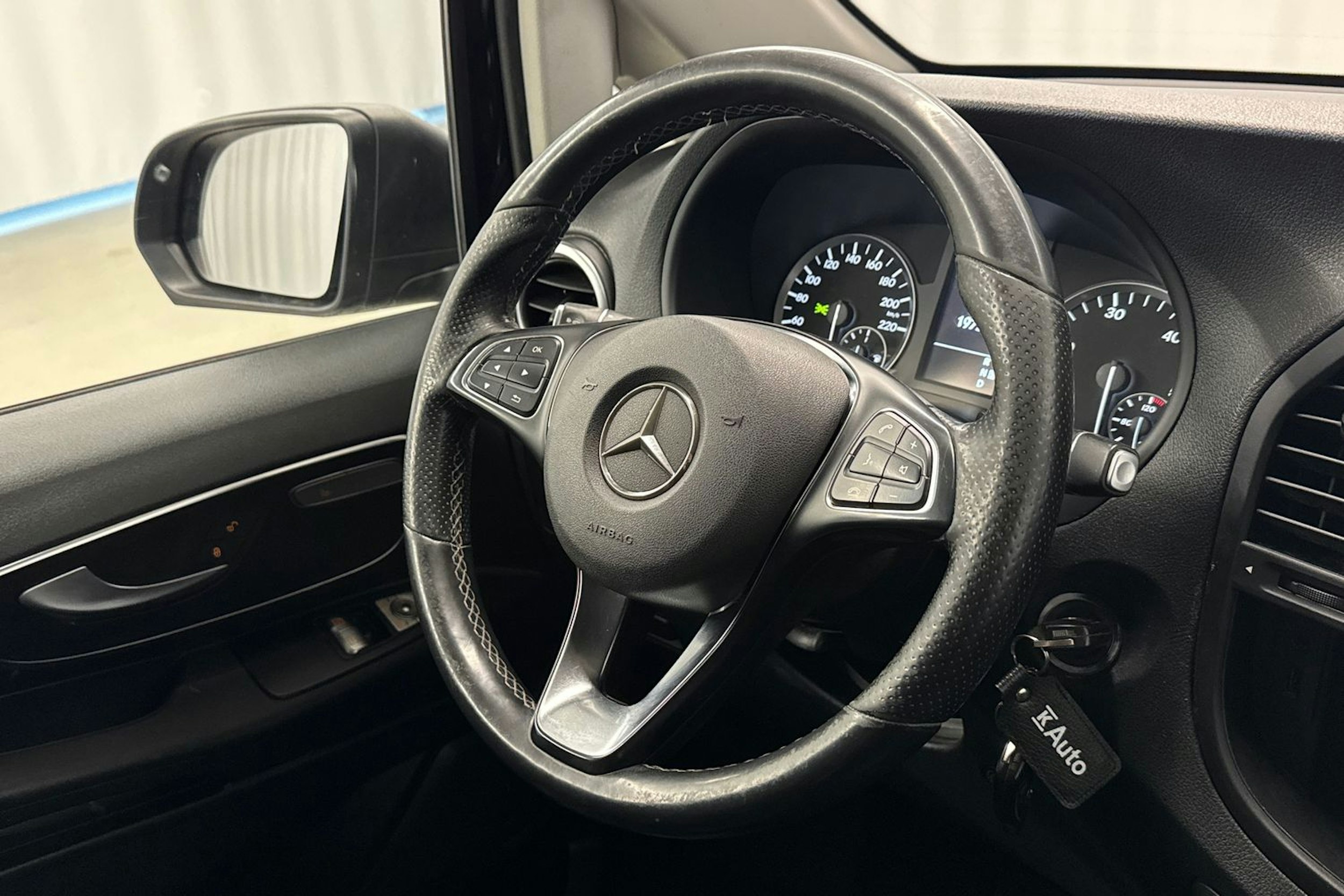 musta Mercedes-Benz Vito 2015 kuva 13.