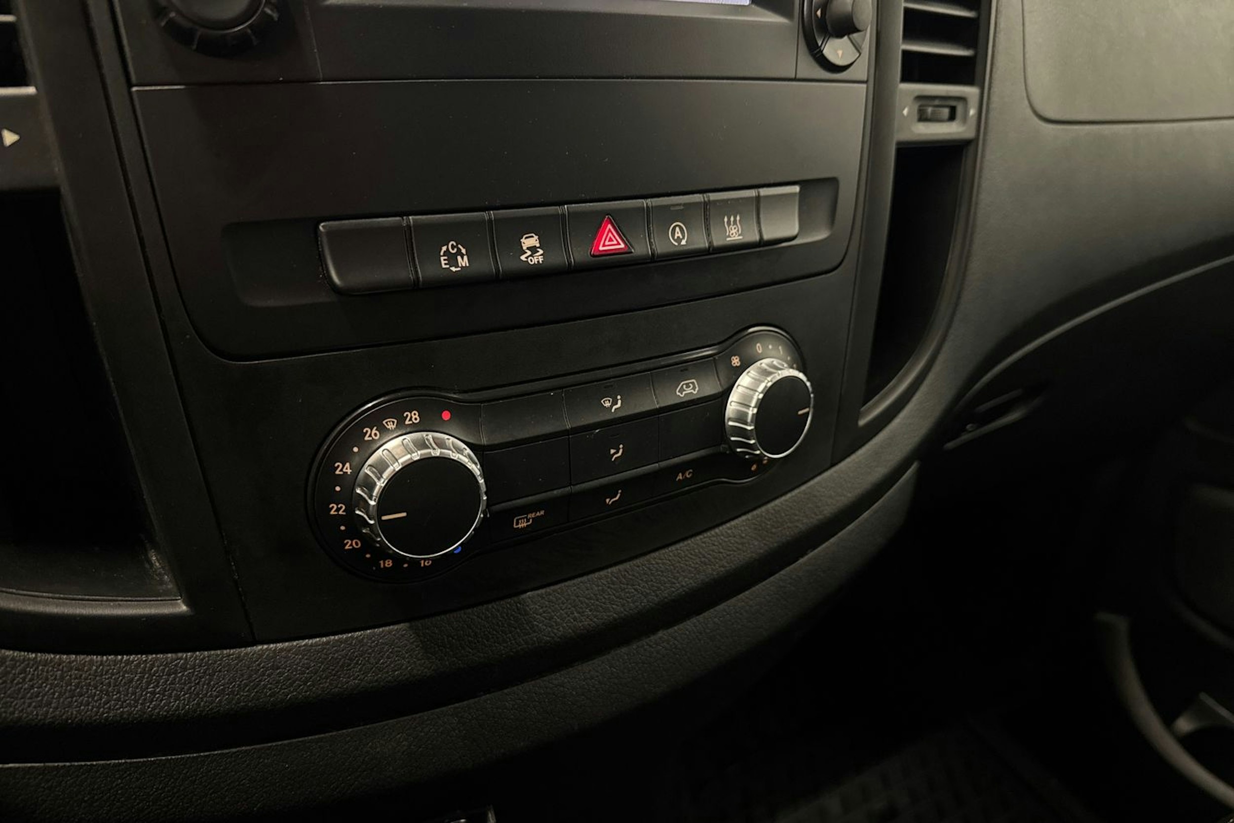 musta Mercedes-Benz Vito 2015 kuva 18.