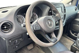 sininen Mercedes-Benz Vito 2015 kuva 3.