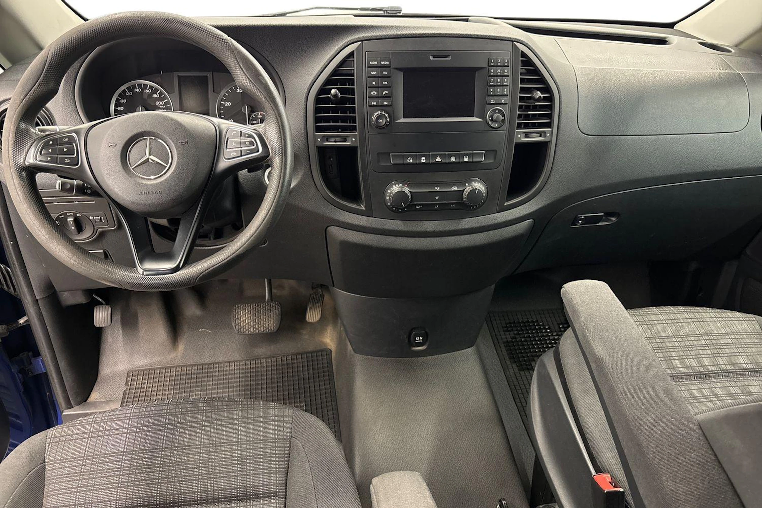 sininen Mercedes-Benz Vito 2015 kuva 9.
