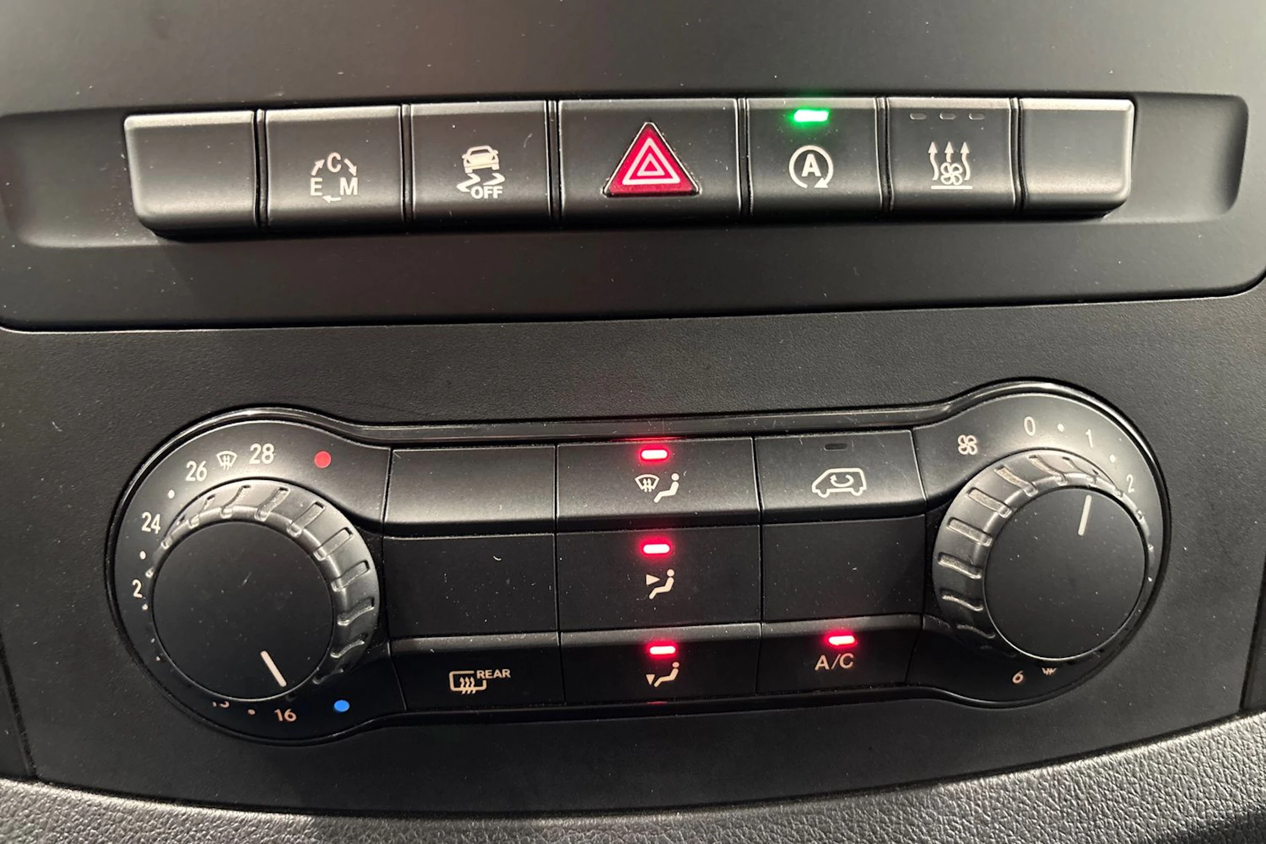 sininen Mercedes-Benz Vito 2015 kuva 17.