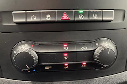 sininen Mercedes-Benz Vito 2015 kuva 17.
