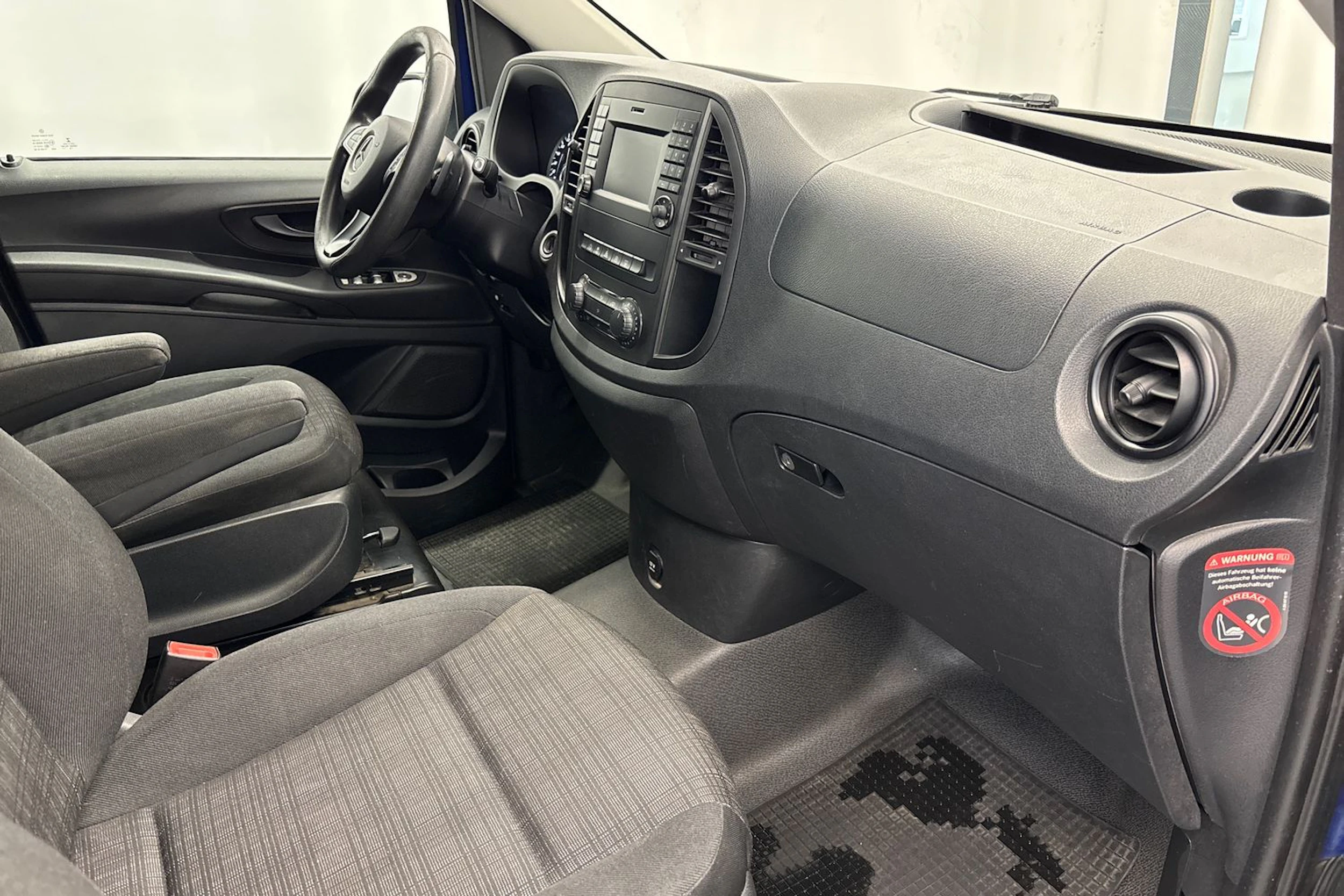 sininen Mercedes-Benz Vito 2015 kuva 18.