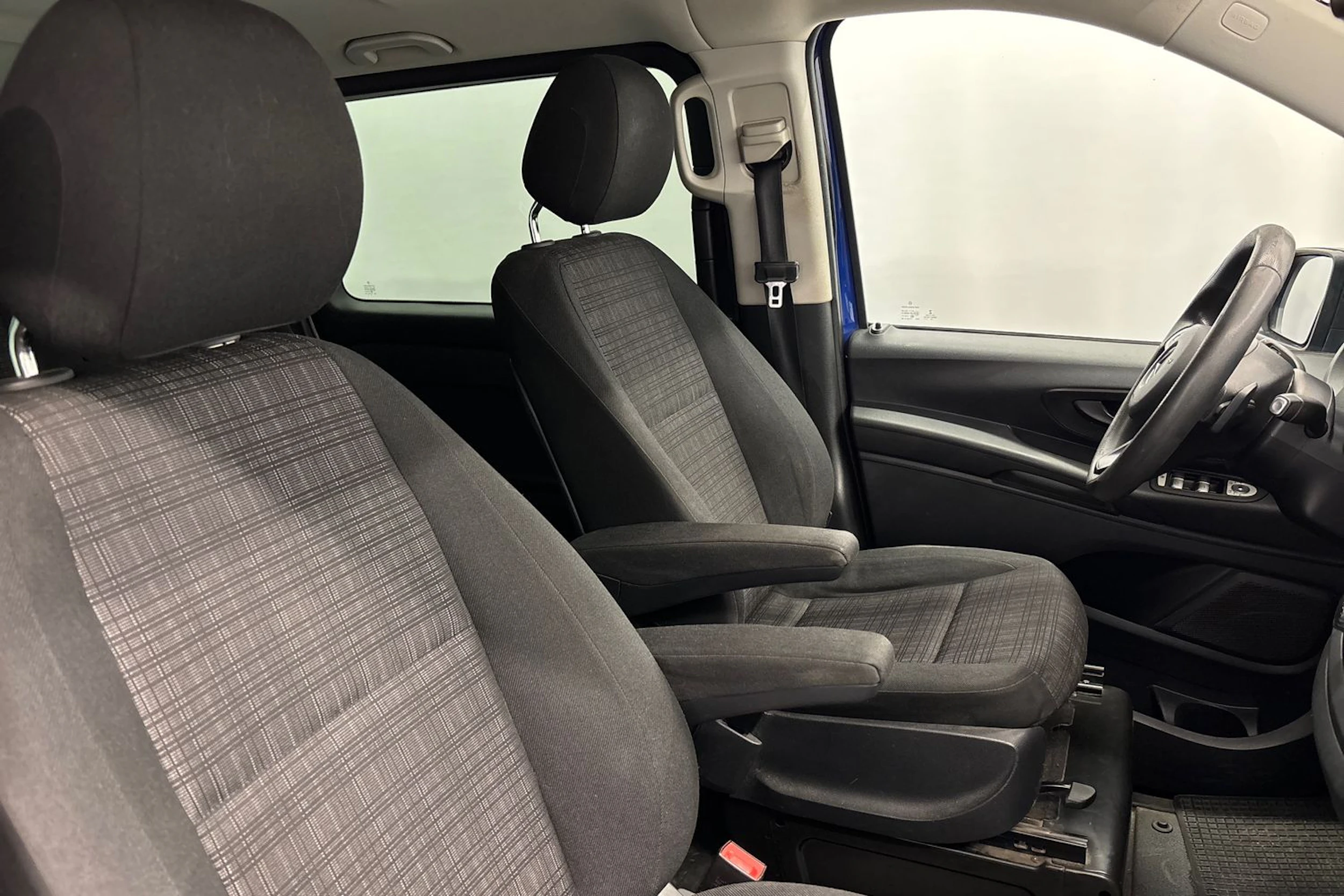 sininen Mercedes-Benz Vito 2015 kuva 19.