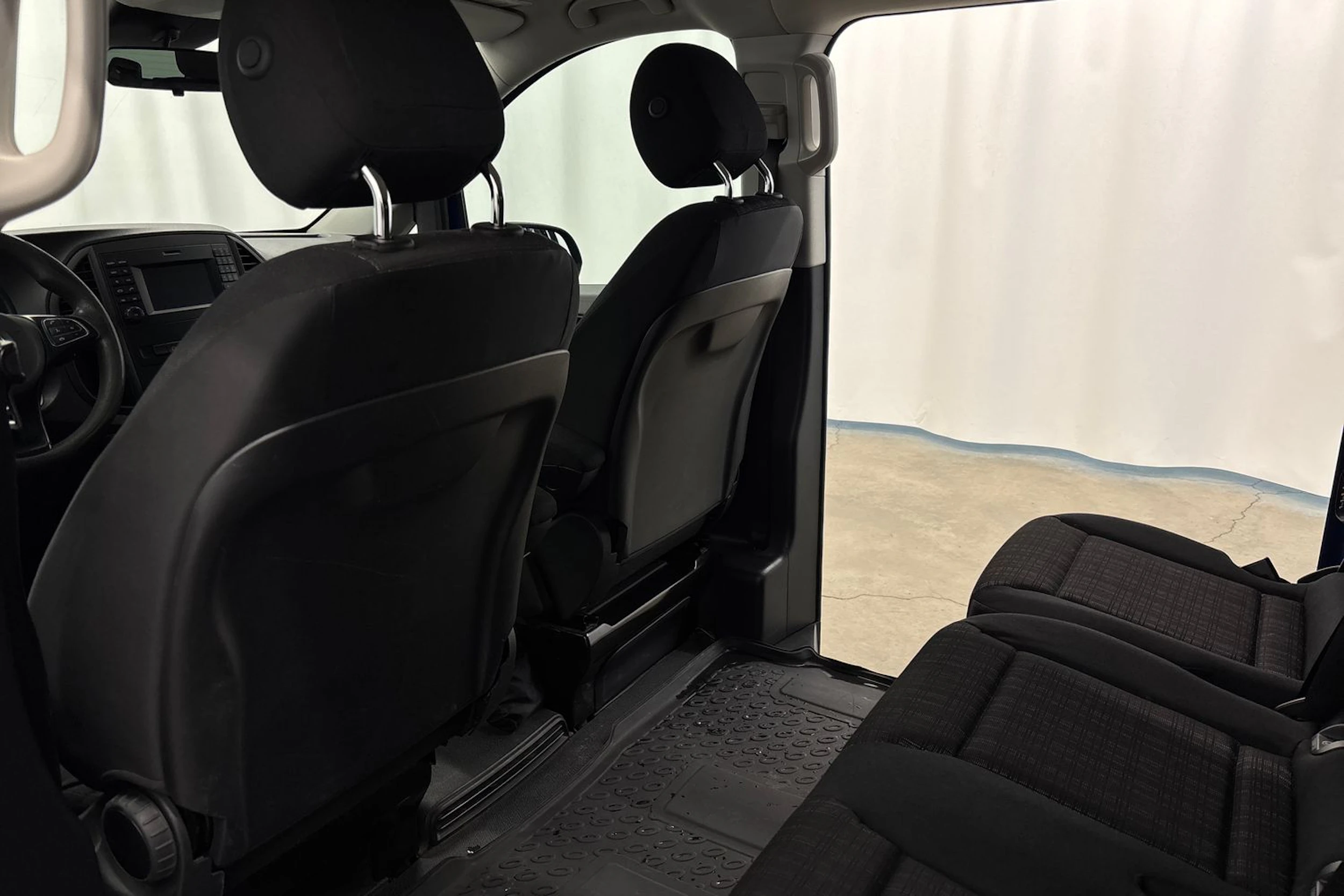 sininen Mercedes-Benz Vito 2015 kuva 23.
