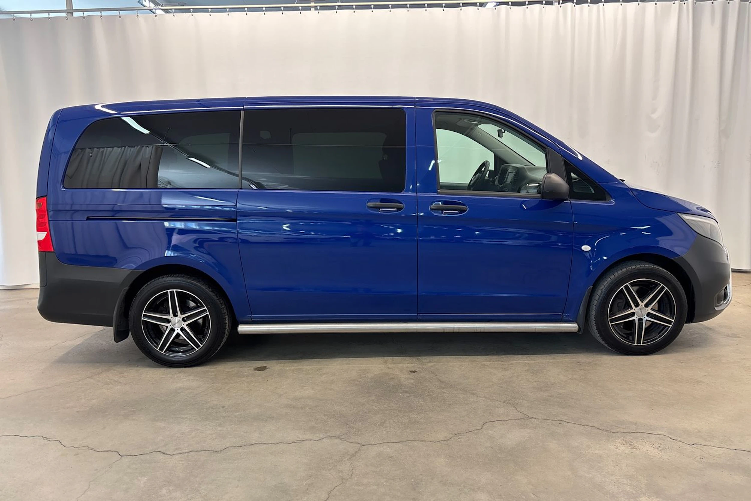 sininen Mercedes-Benz Vito 2015 kuva 28.
