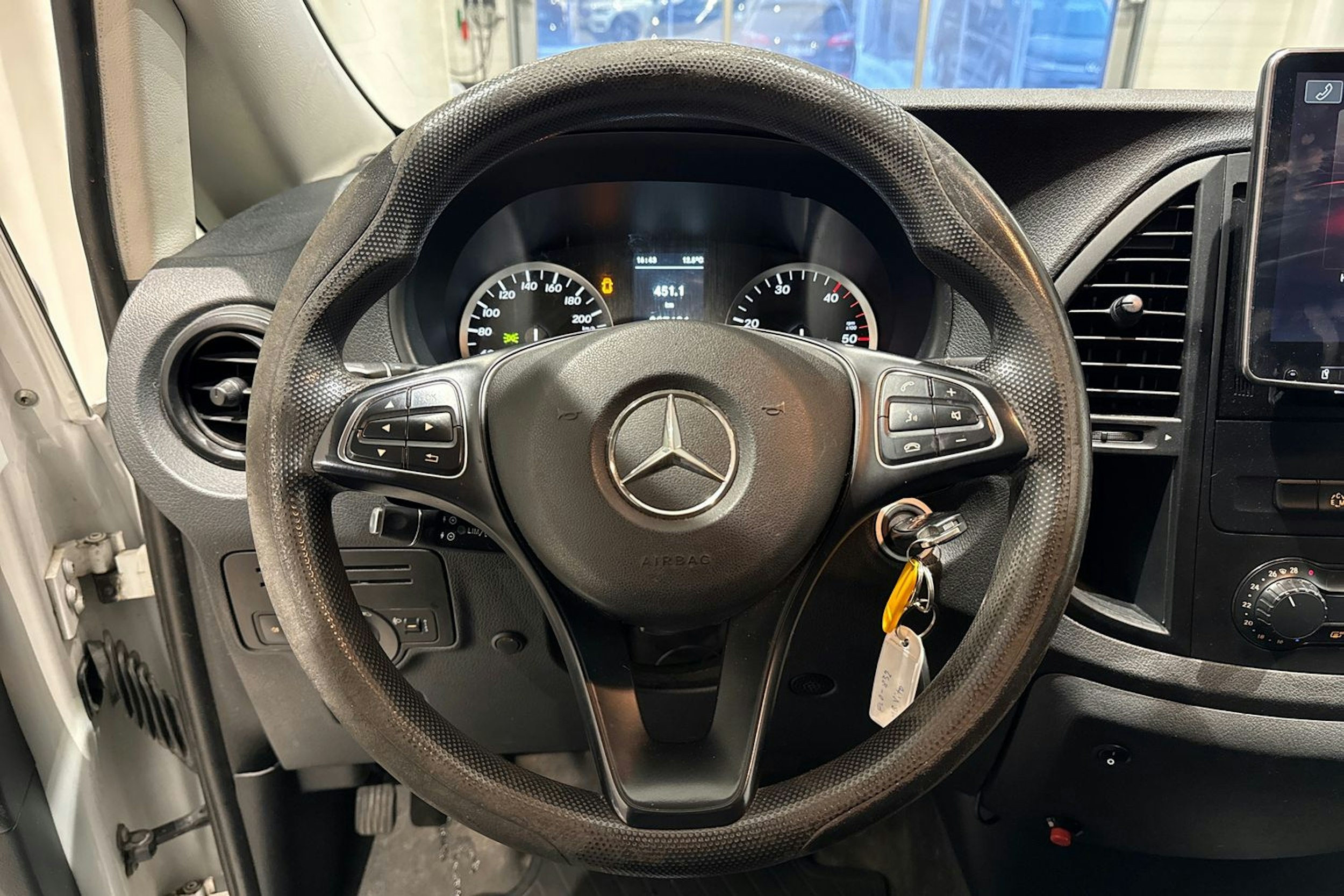 valkoinen Mercedes-Benz Vito 2015 kuva 17.