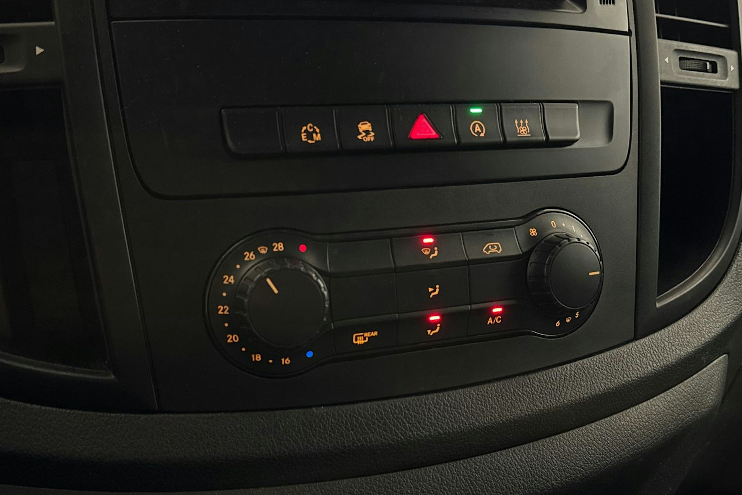 valkoinen Mercedes-Benz Vito 2015 kuva 21.