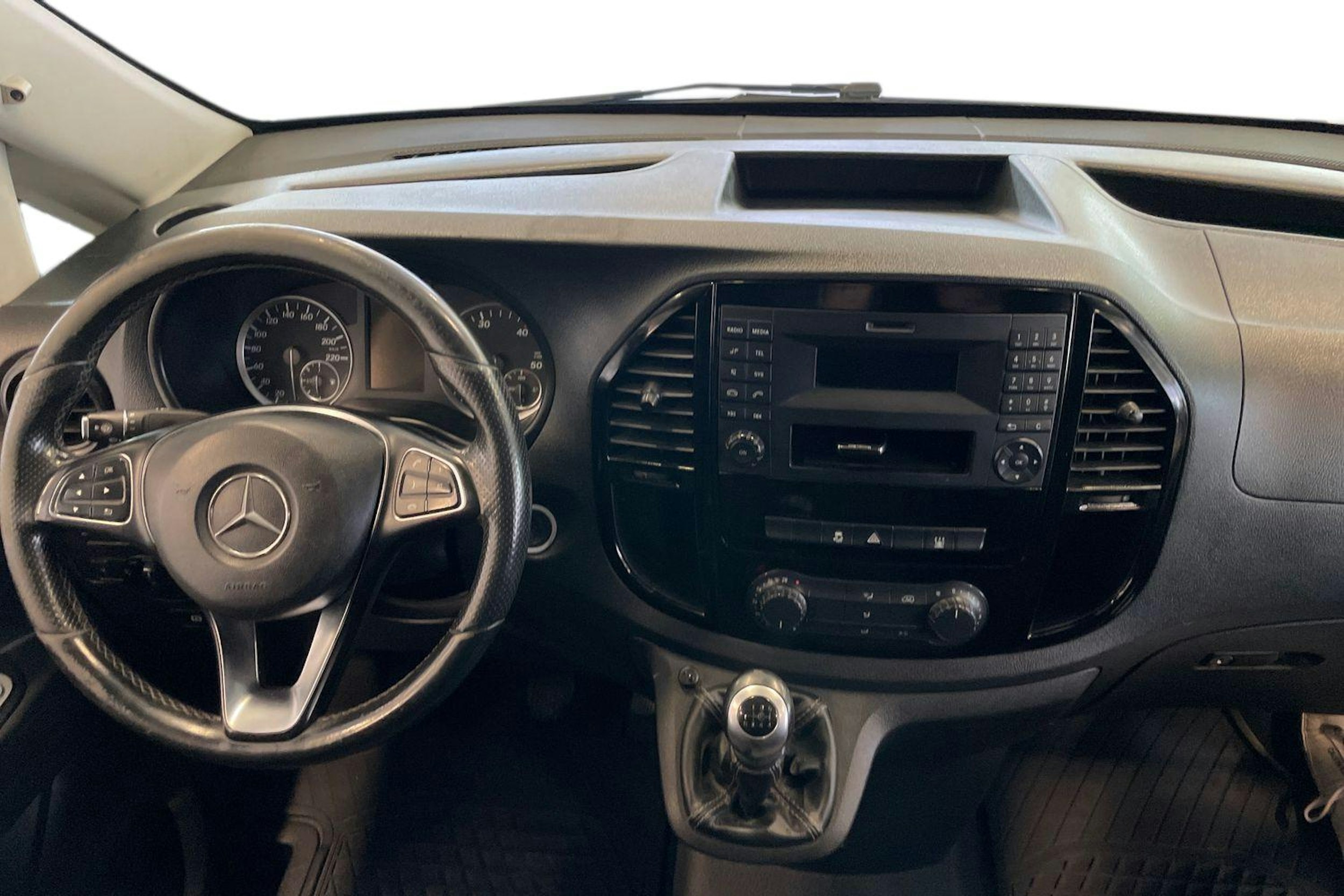 sininen Mercedes-Benz Vito 2015 kuva 9.