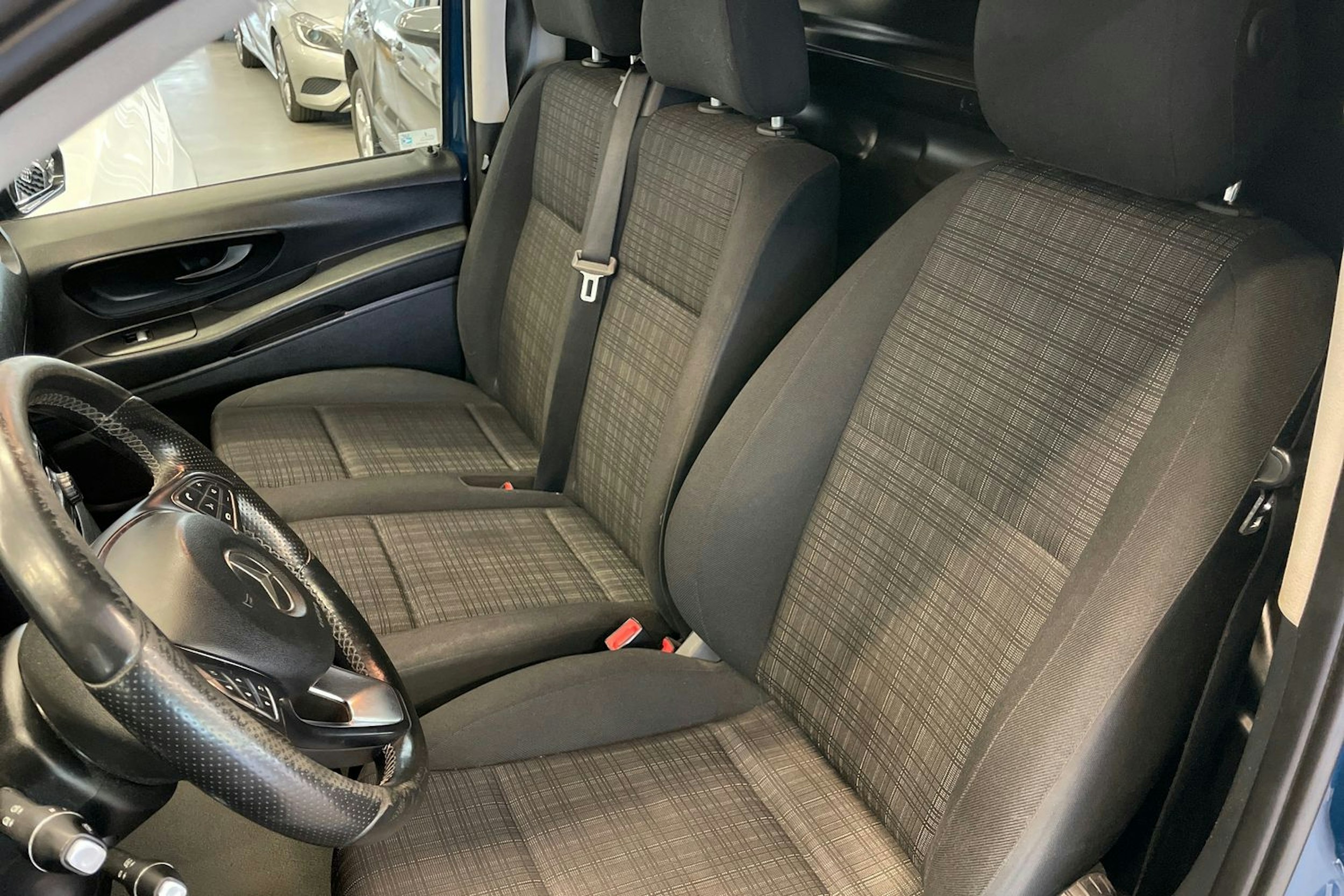 sininen Mercedes-Benz Vito 2015 kuva 14.