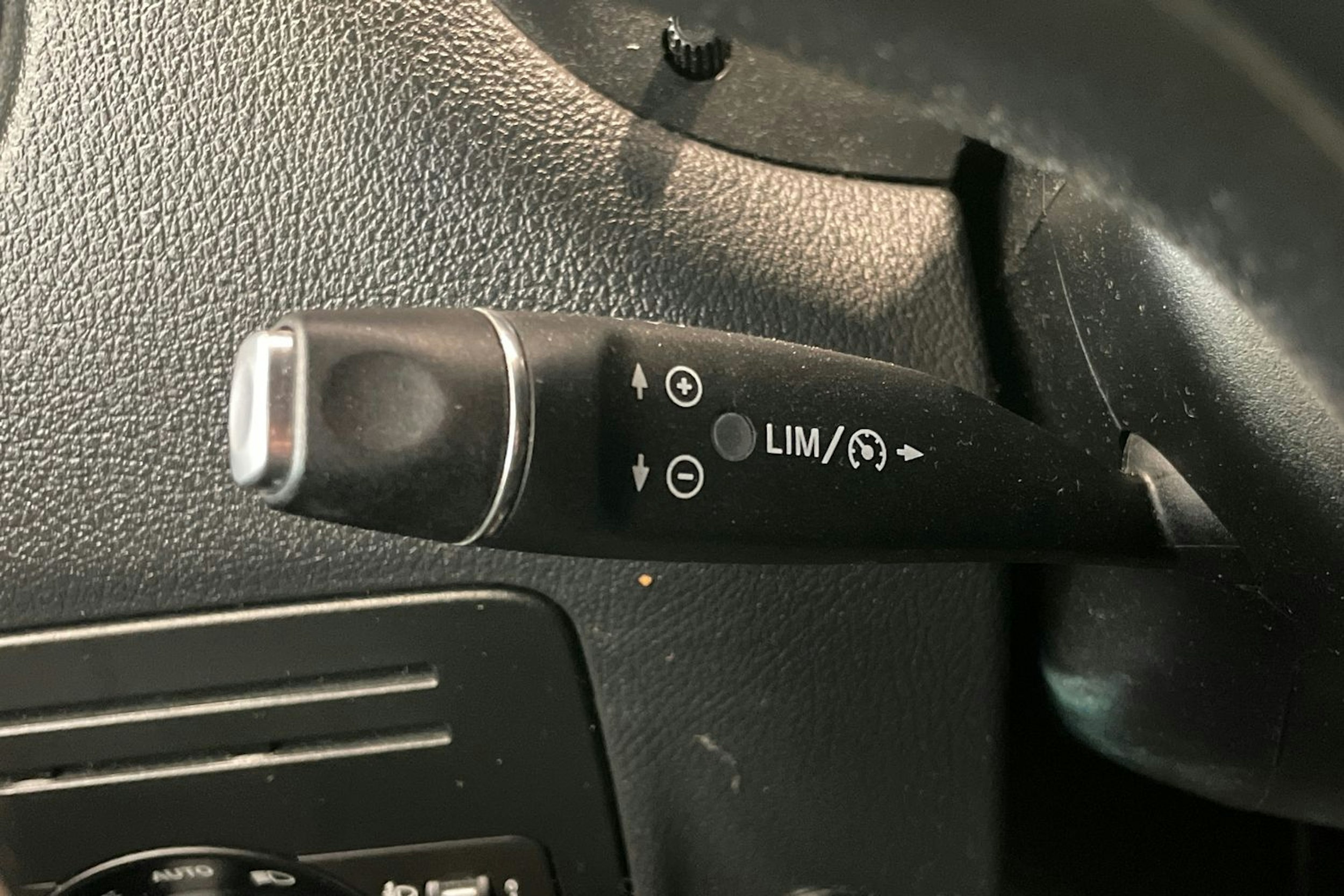 sininen Mercedes-Benz Vito 2015 kuva 18.