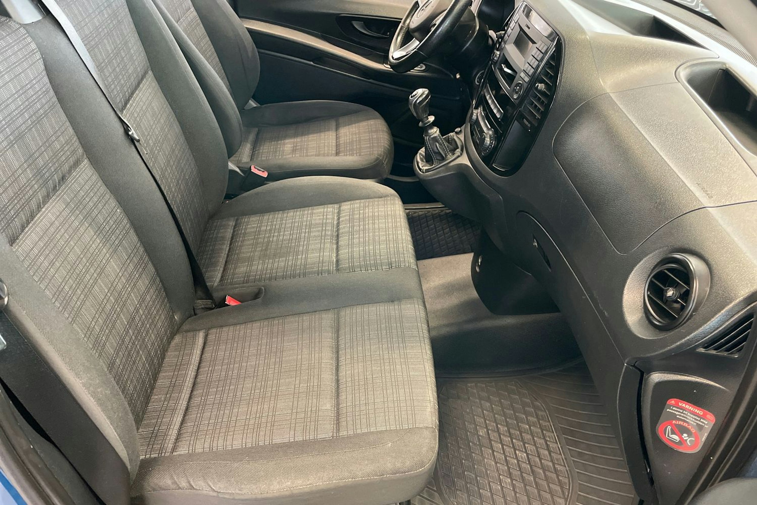 sininen Mercedes-Benz Vito 2015 kuva 21.