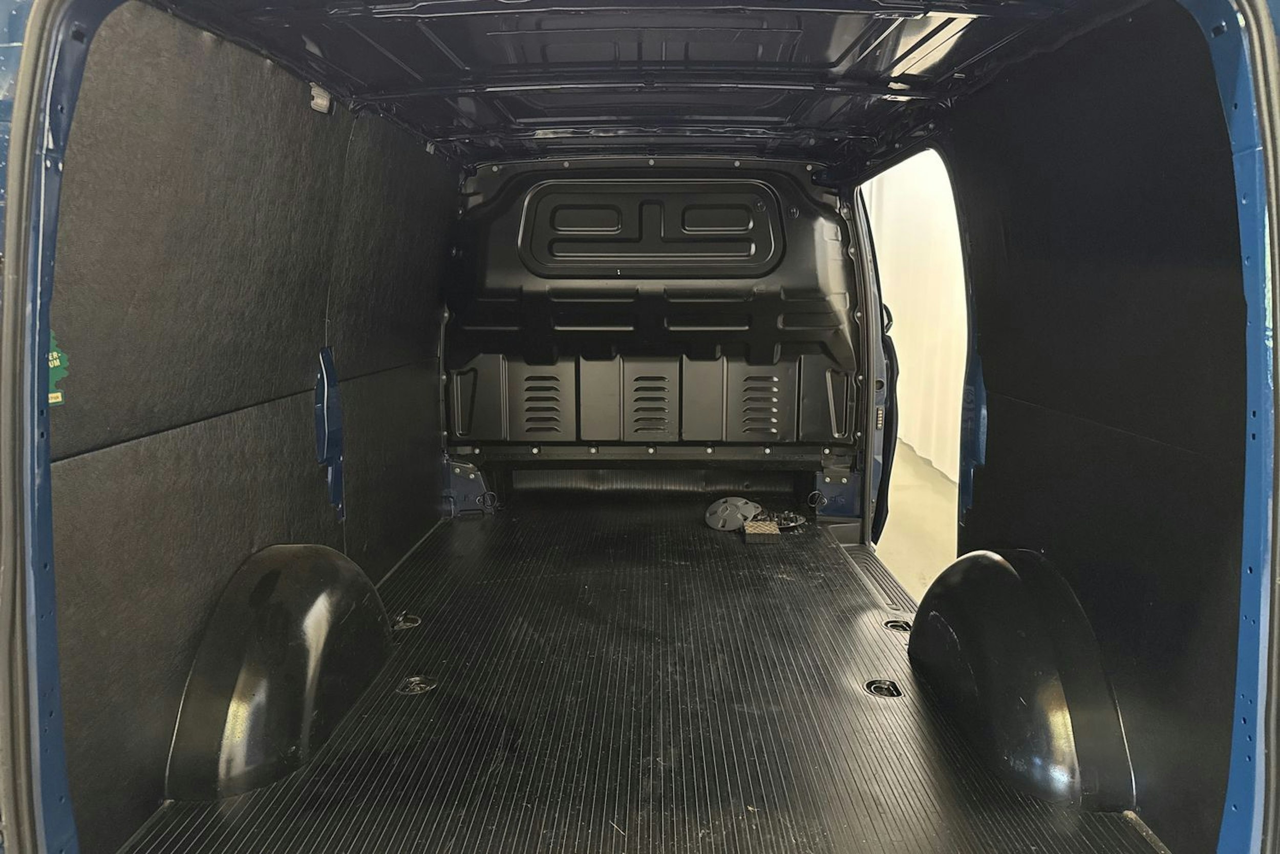 sininen Mercedes-Benz Vito 2015 kuva 23.