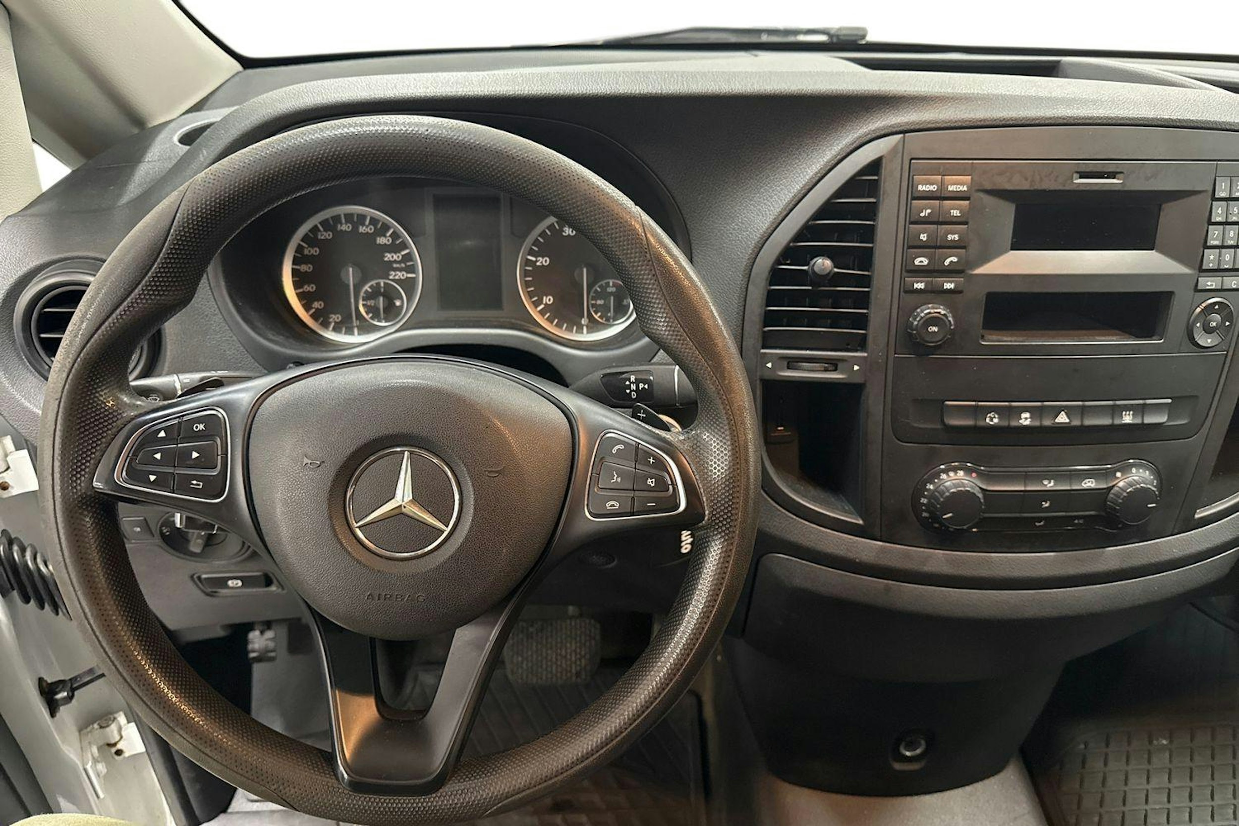 valkoinen Mercedes-Benz Vito 2015 kuva 9.