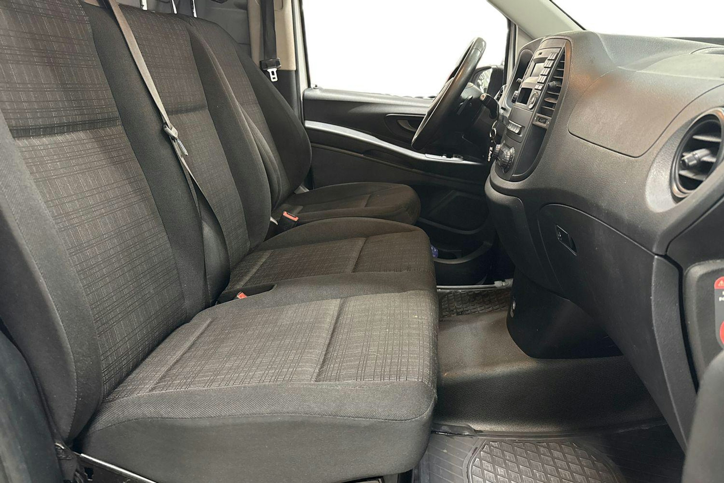 valkoinen Mercedes-Benz Vito 2015 kuva 10.