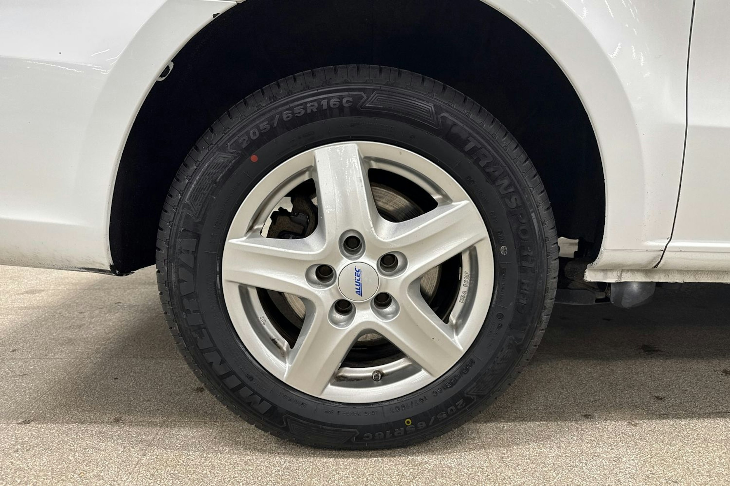valkoinen Mercedes-Benz Vito 2015 kuva 11.