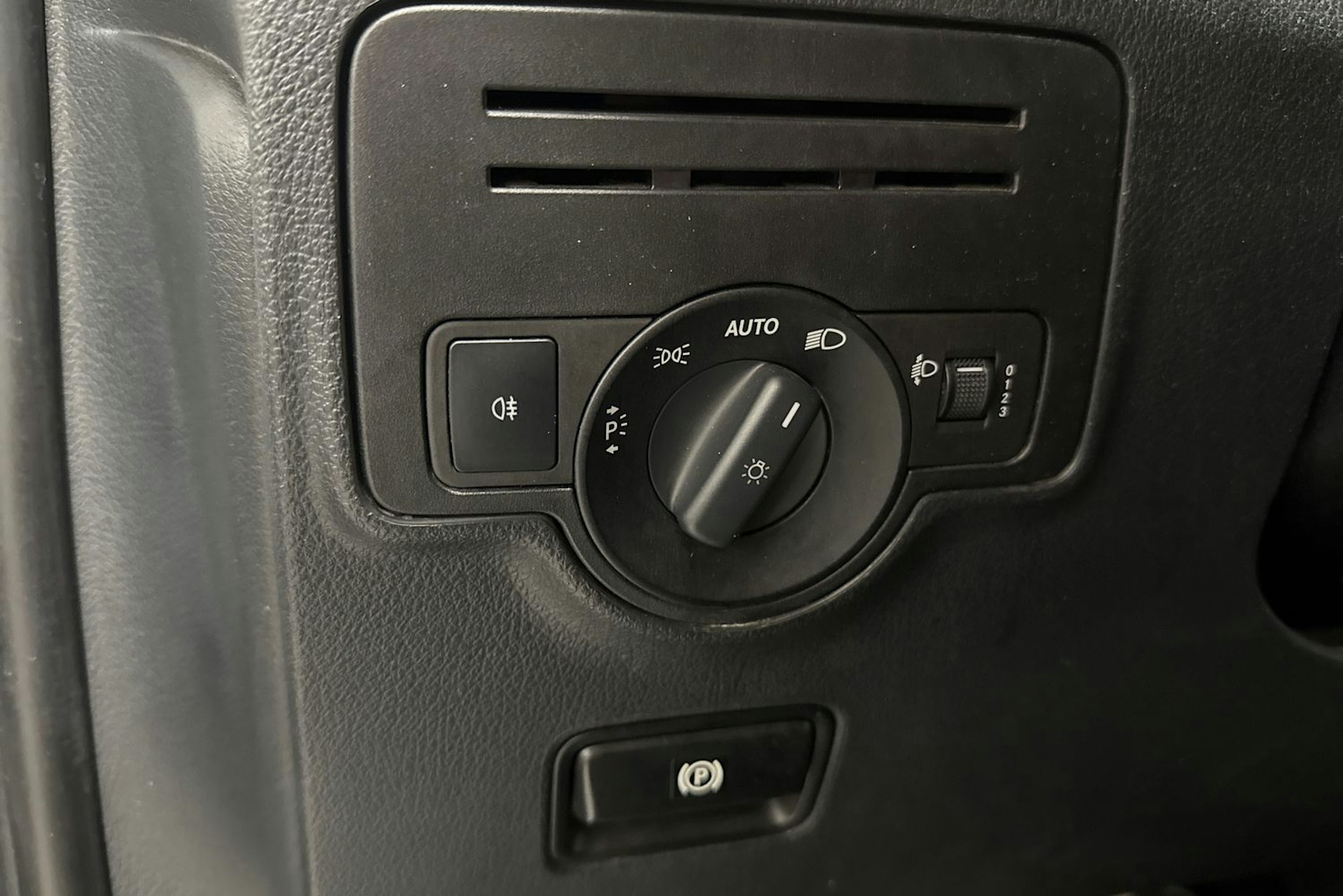 valkoinen Mercedes-Benz Vito 2015 kuva 20.