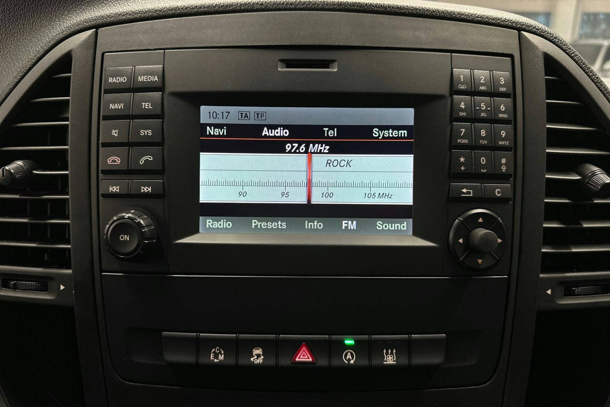 valkoinen Mercedes-Benz Vito 2015 kuva 21.