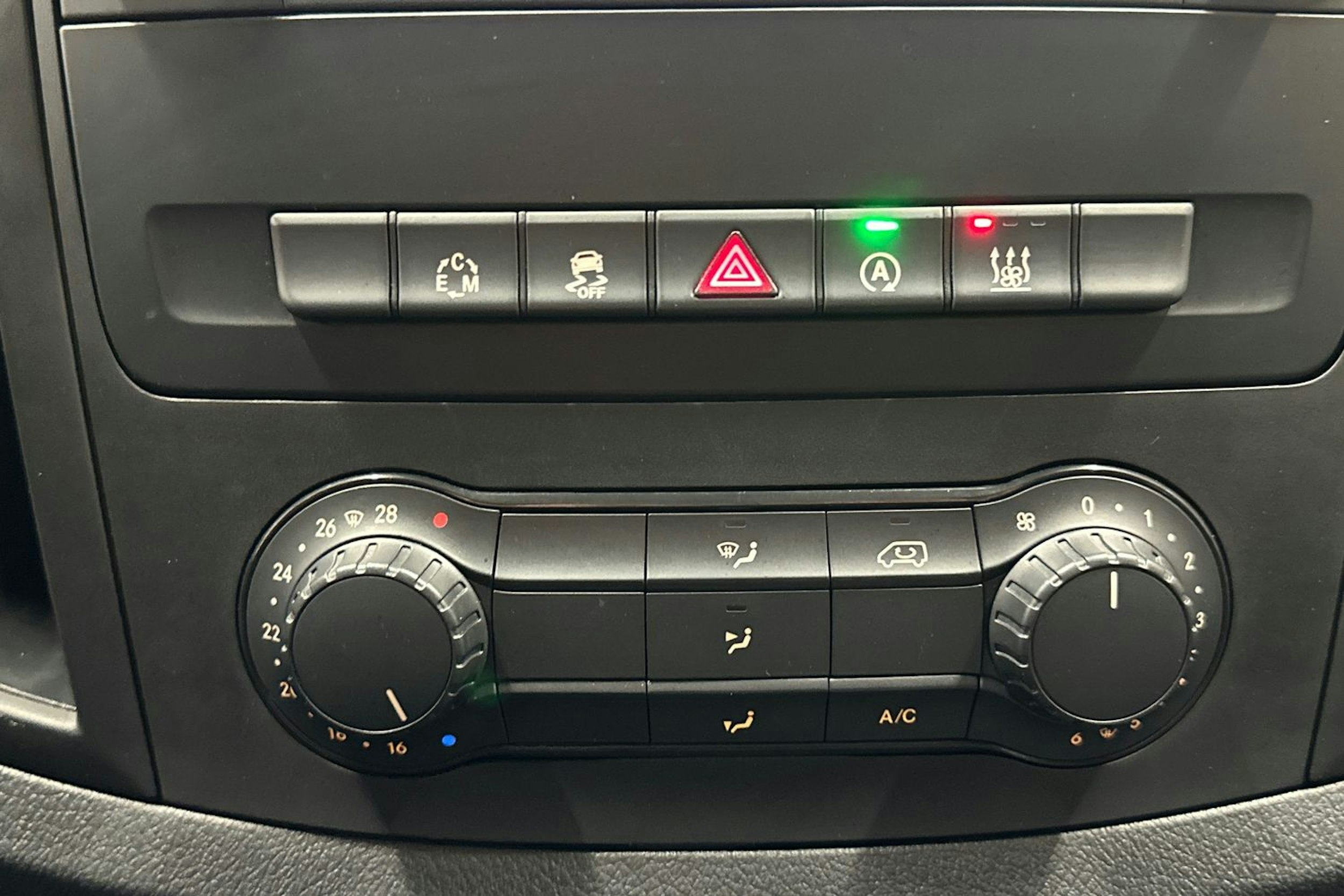 valkoinen Mercedes-Benz Vito 2015 kuva 24.