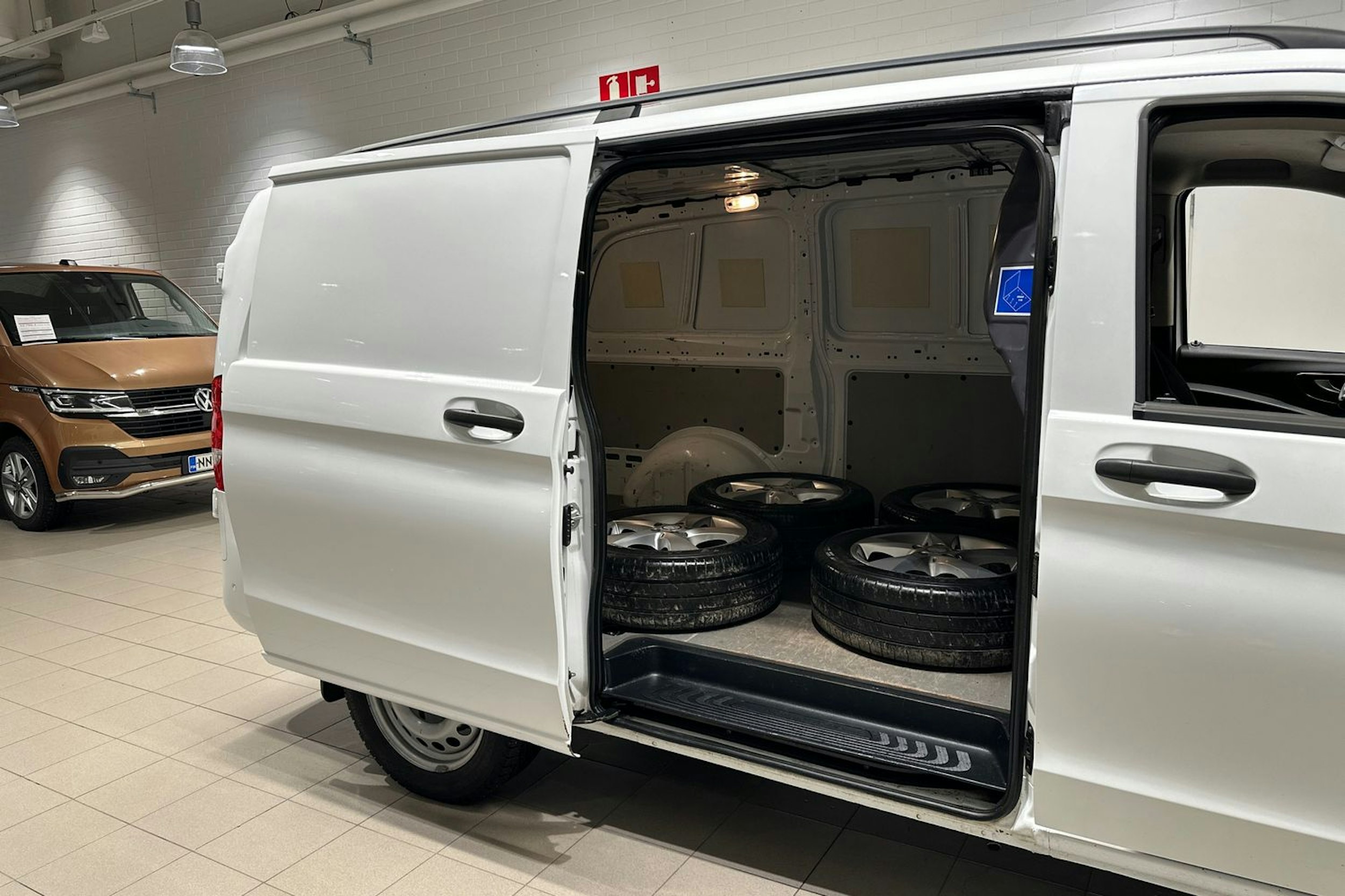 valkoinen Mercedes-Benz Vito 2015 kuva 27.