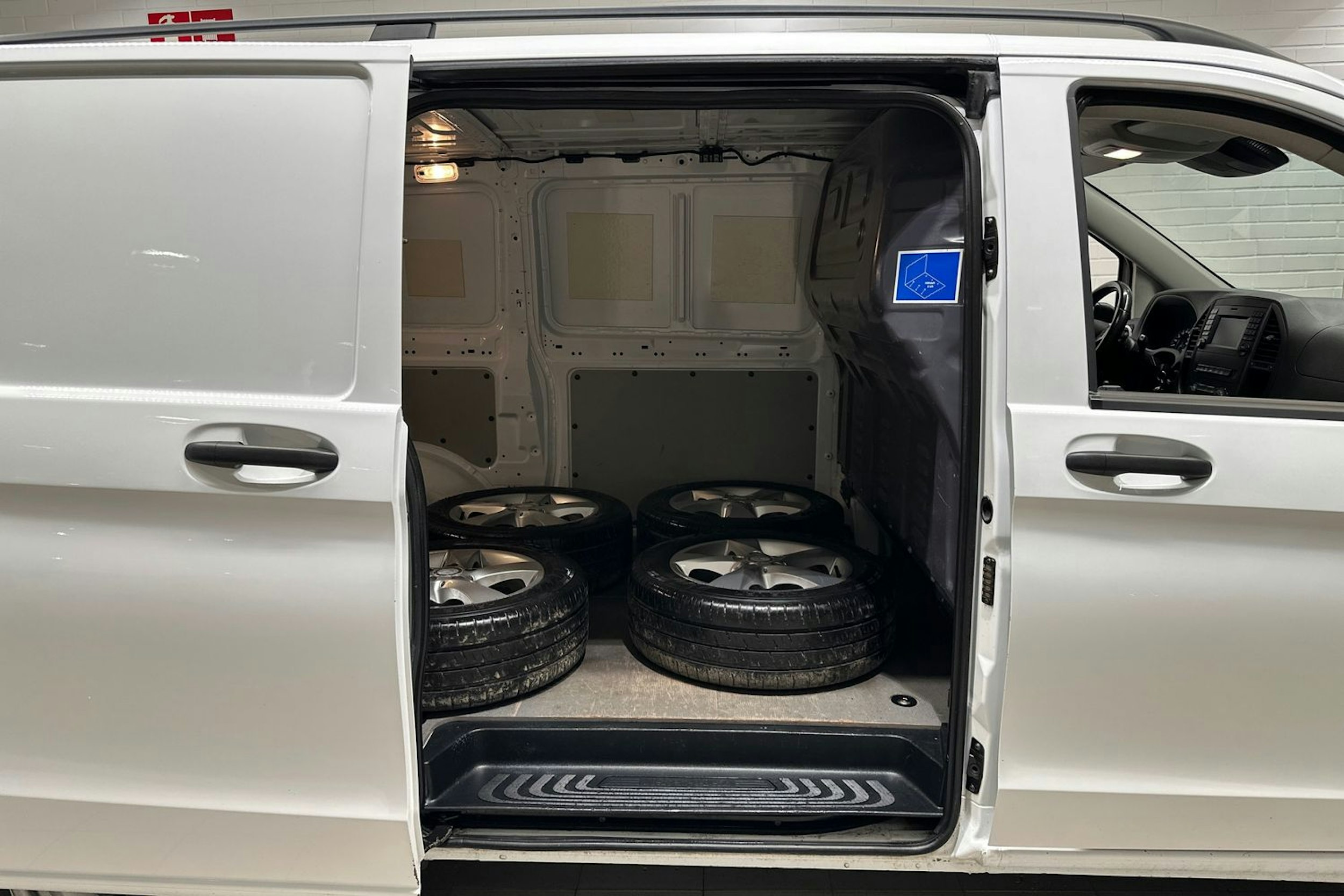 valkoinen Mercedes-Benz Vito 2015 kuva 28.