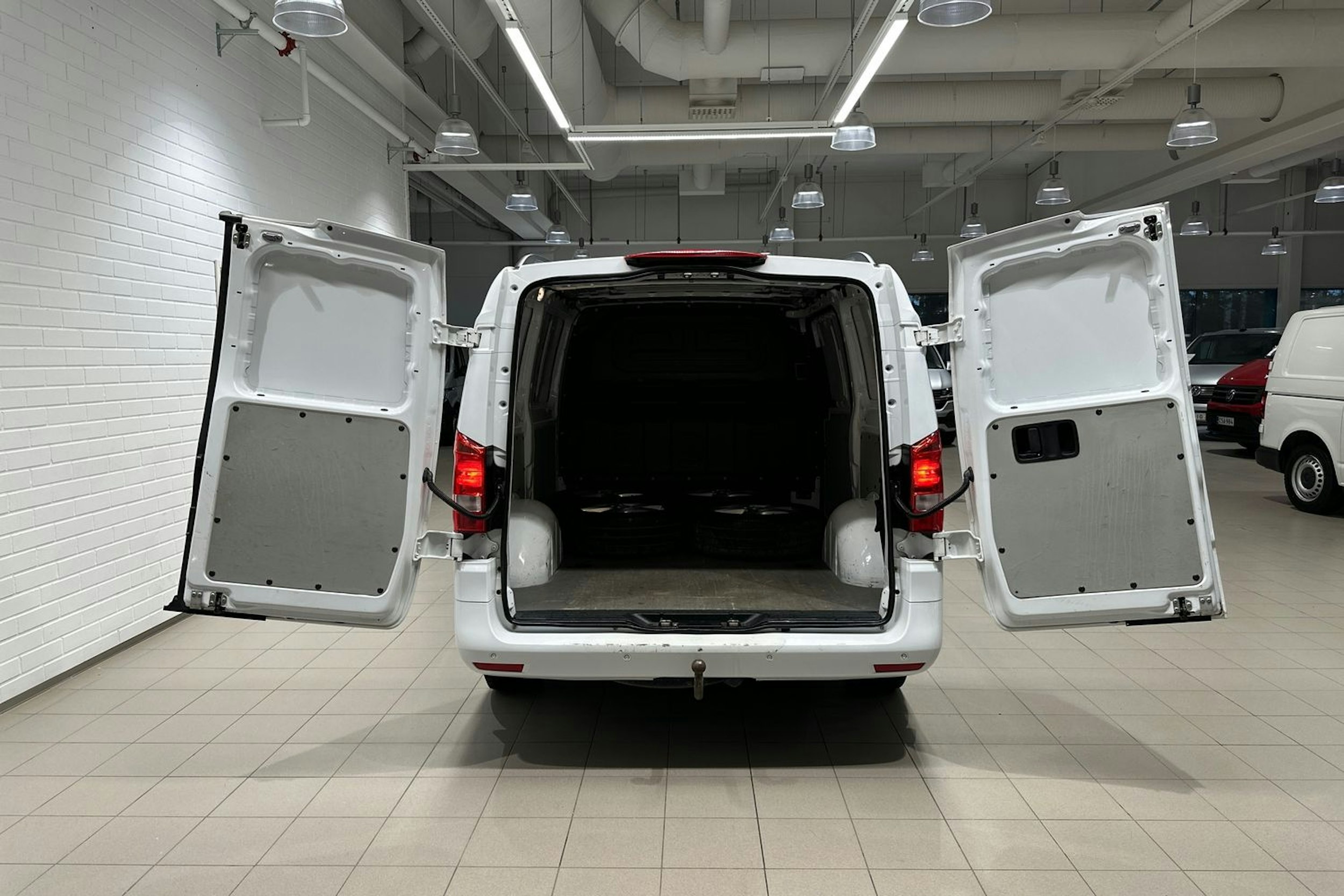 valkoinen Mercedes-Benz Vito 2015 kuva 31.