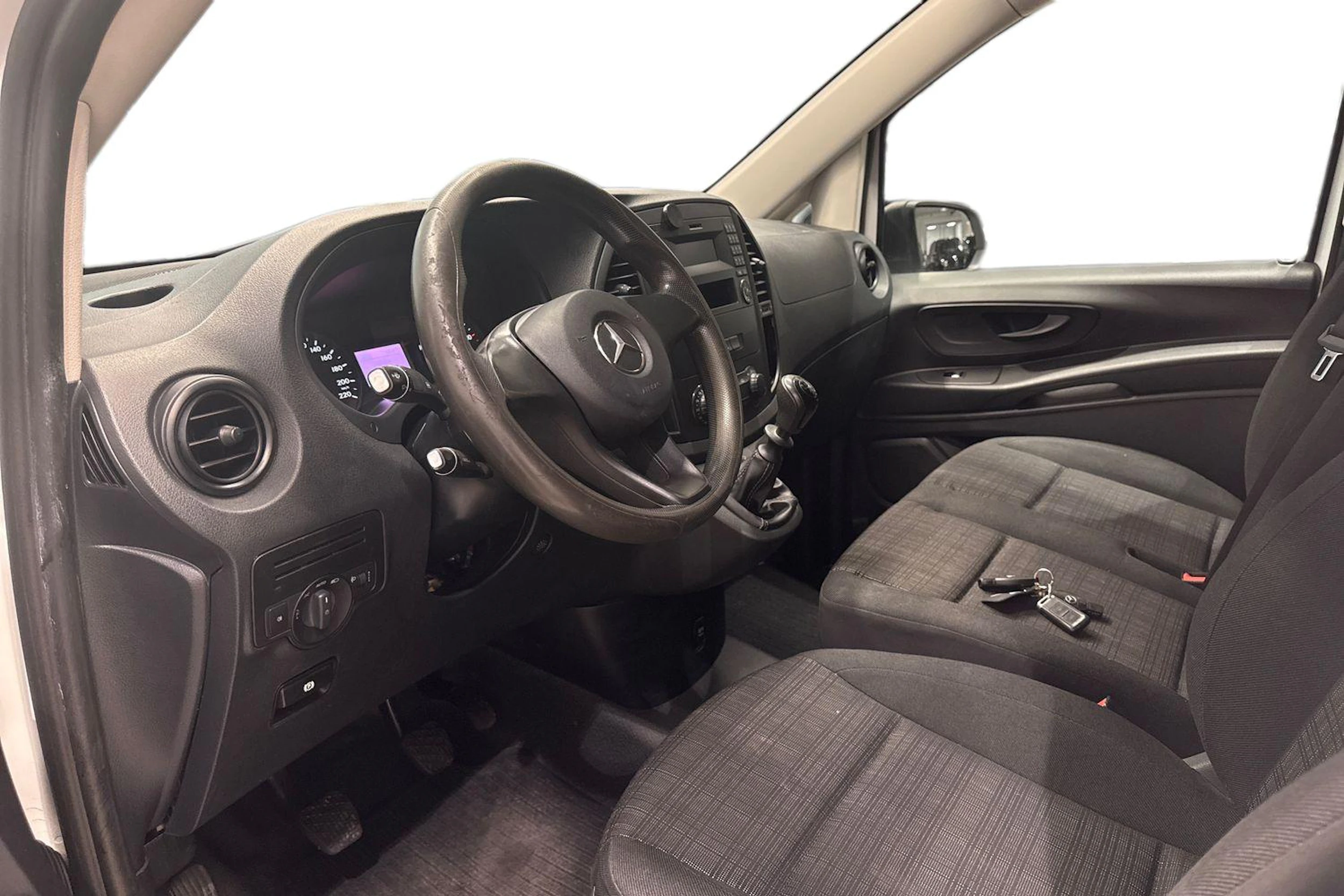 Valkoinen Mercedes-Benz VITO 2015 kuva 8.