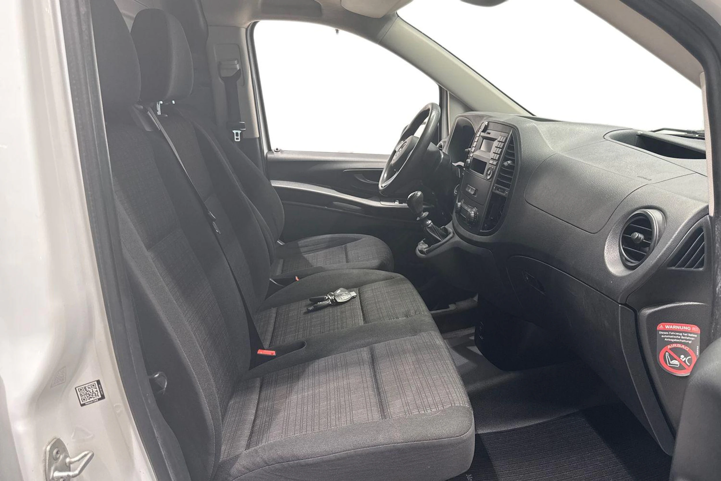 Valkoinen Mercedes-Benz VITO 2015 kuva 11.