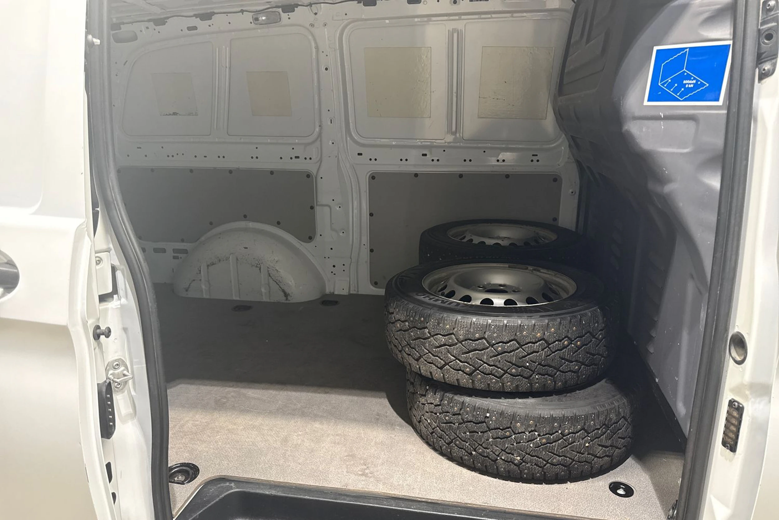Valkoinen Mercedes-Benz VITO 2015 kuva 17.