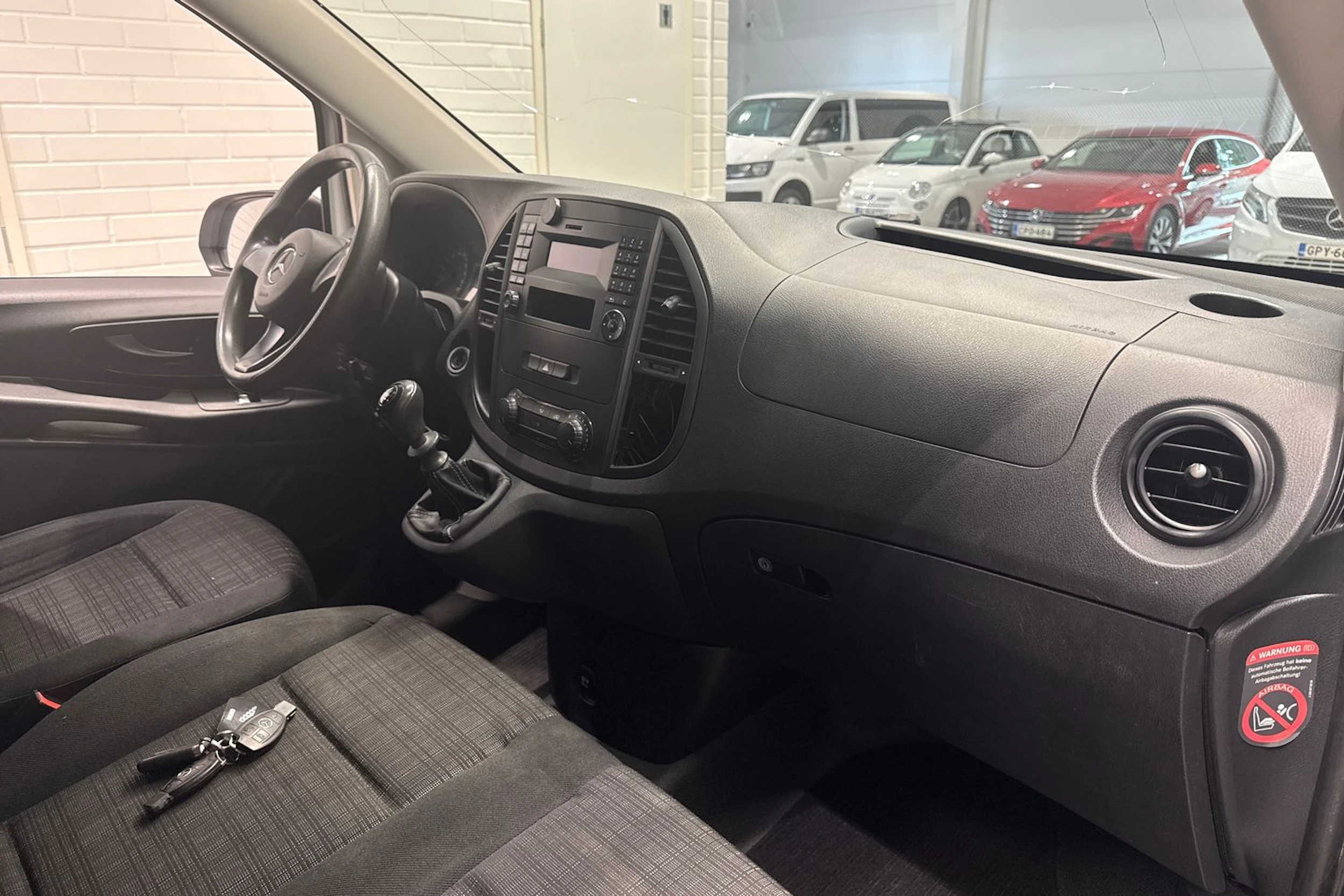 Valkoinen Mercedes-Benz VITO 2015 kuva 18.