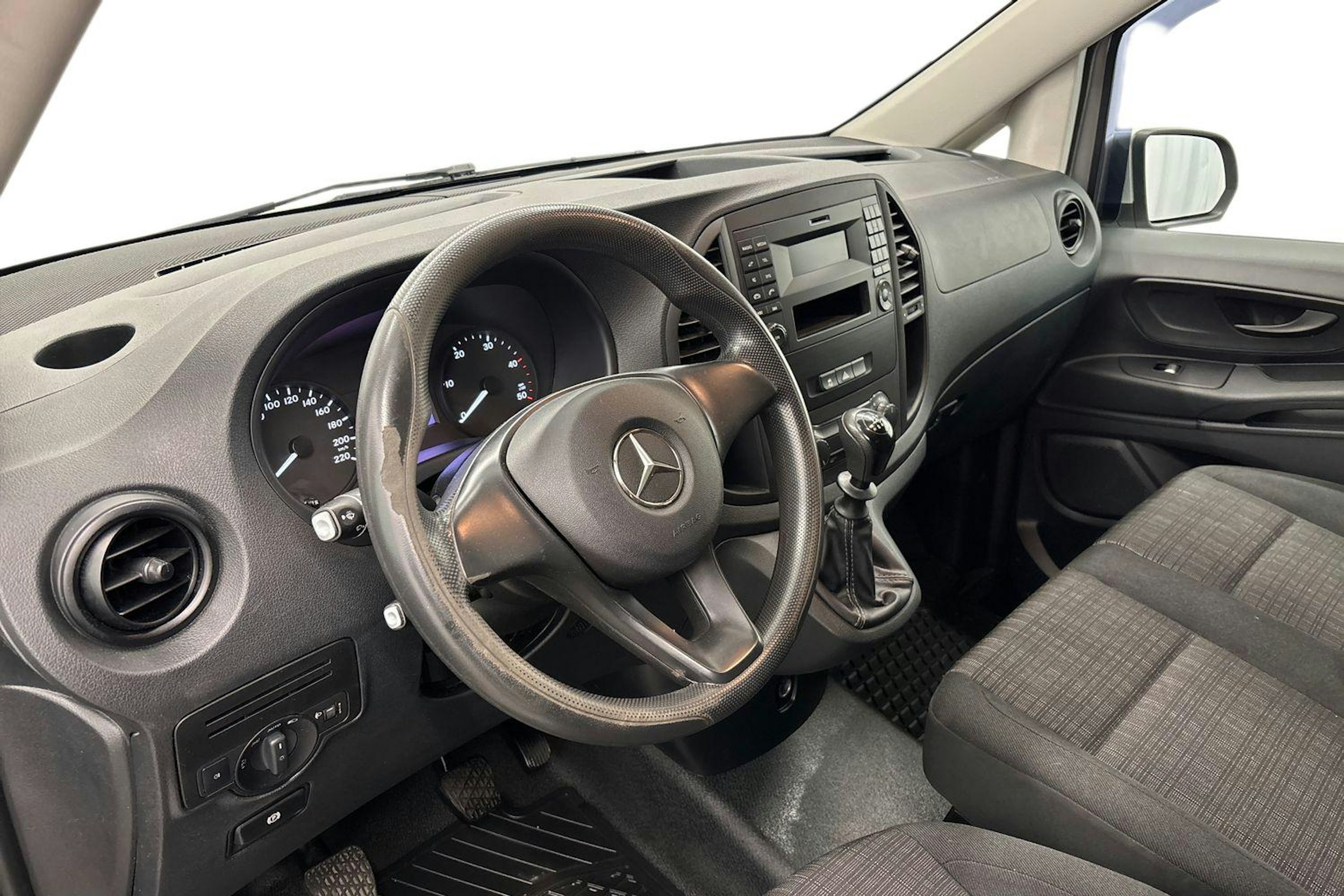 Harmaa Mercedes-Benz Vito 2015 kuva 9.