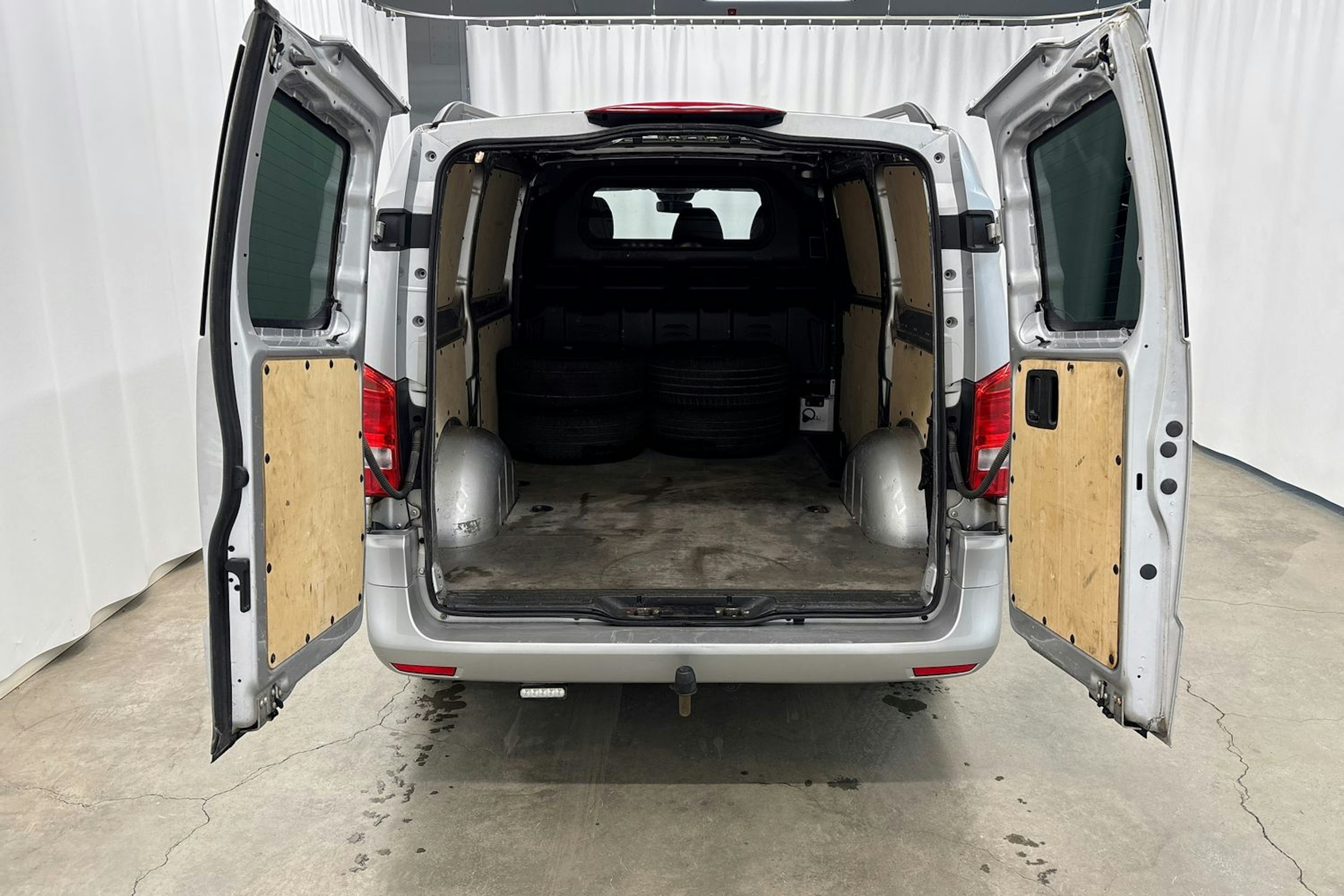 Harmaa Mercedes-Benz Vito 2015 kuva 16.