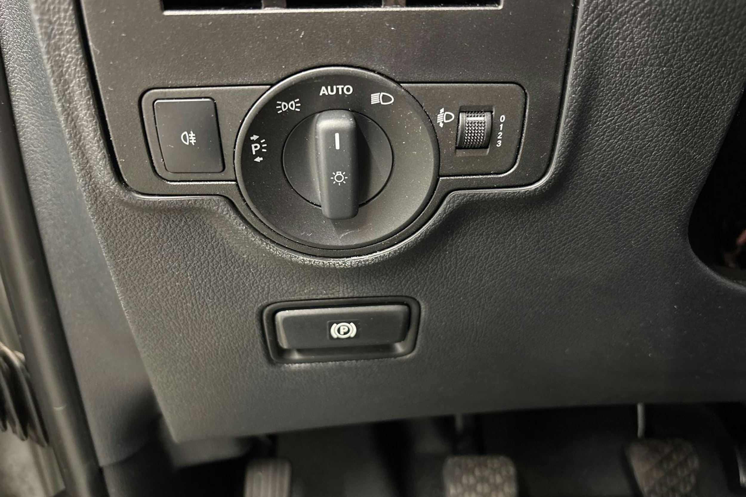 Harmaa Mercedes-Benz Vito 2015 kuva 18.